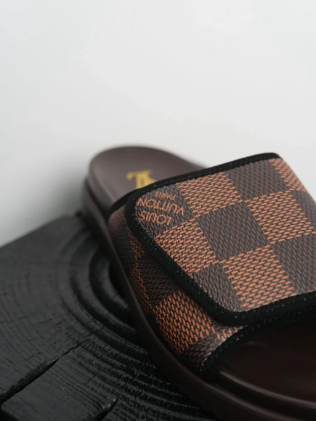 Item ID 9062 1V MD Polyurethane Foam Soft Bottom Pattern Jacquard Fabric Velcro Slippers Black Brown