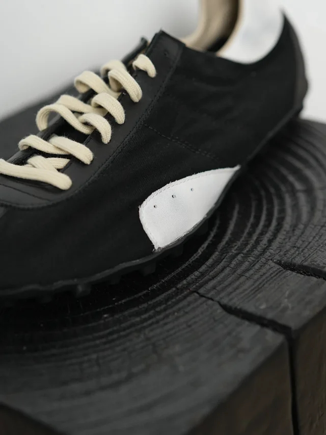Item ID 9090 Maison Margiela Sprinters calf leather studded contrasting round toe lace up low cut athletic training shoes
