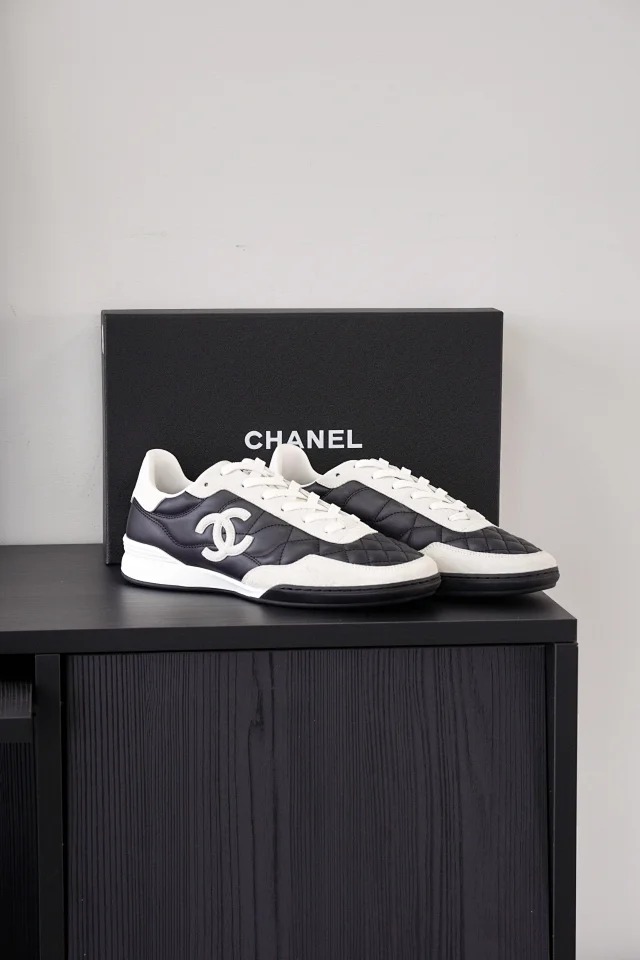 Item ID 9041 CHANE1 imported sheepskin 26S cowhide plush round headed panda low top German training shoes for women black white
