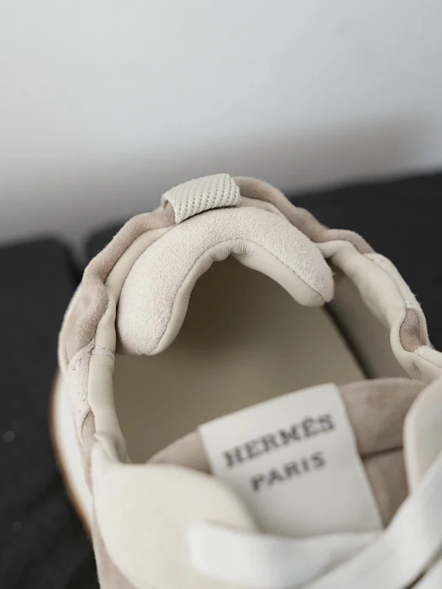 Item ID 9067 Hermes Sheepskin Vegetable Tanning Round Head Strap German Training Shoes Low Top Casual Shoes for Women