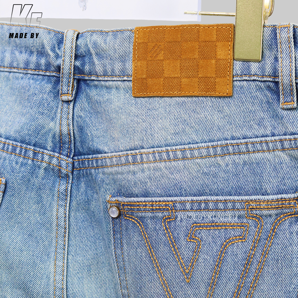 1V Leather Label Pocket Embroidered Jeans