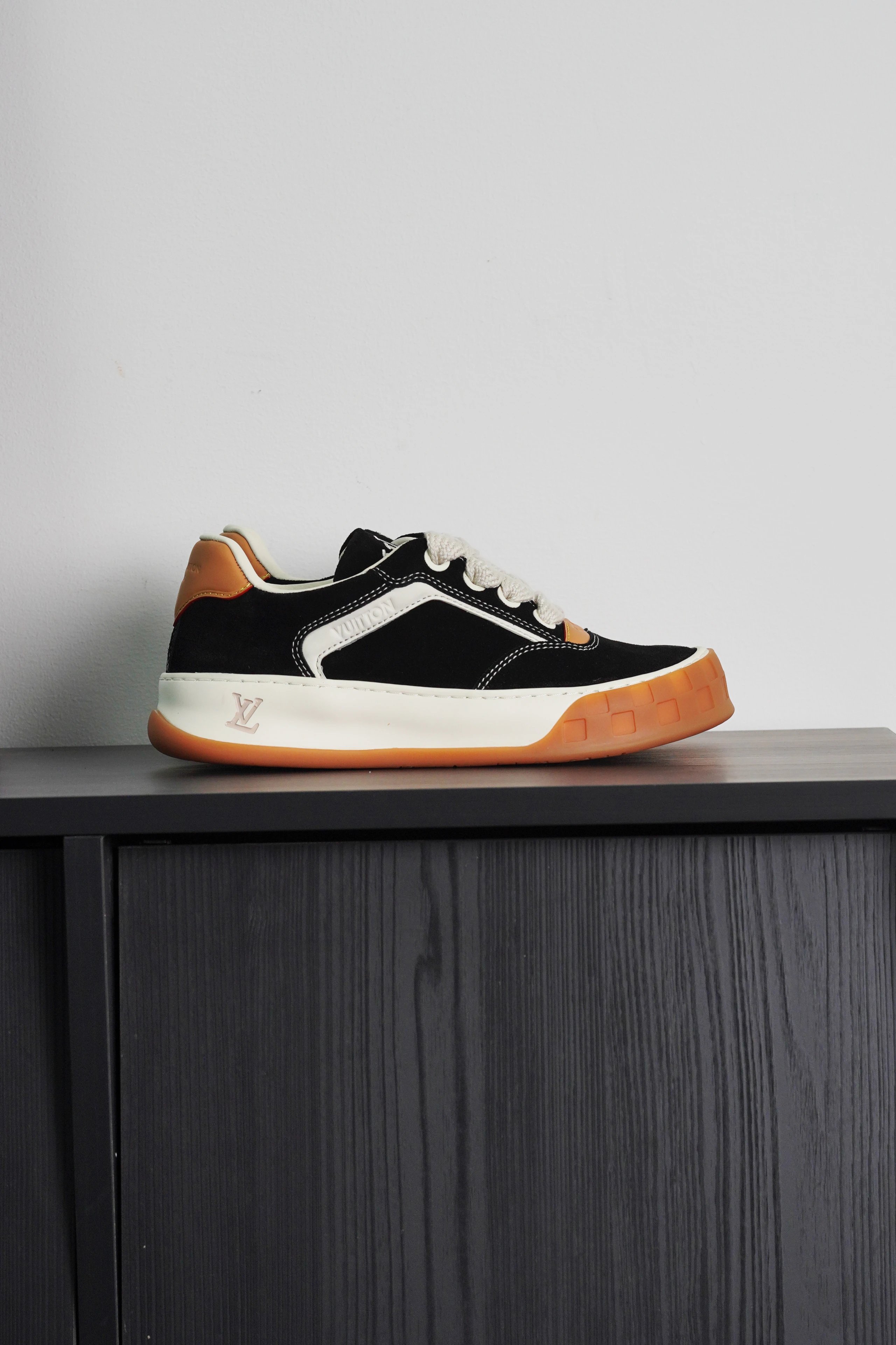 Item ID 9036 1V High end custom Tilted suede calf leather round toe lace up biscuit shoes low top board shoes