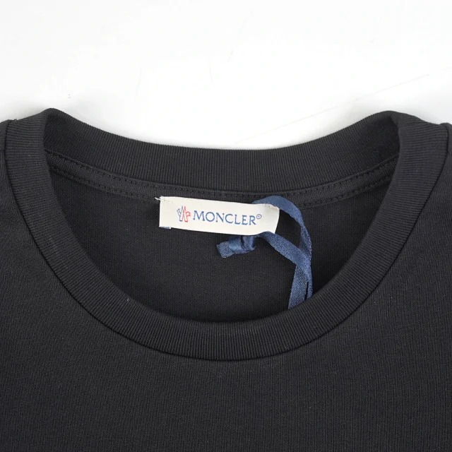 Item ID 9035 Mon x RocNation collaboration solid color left chest logo short sleeved T-shirt