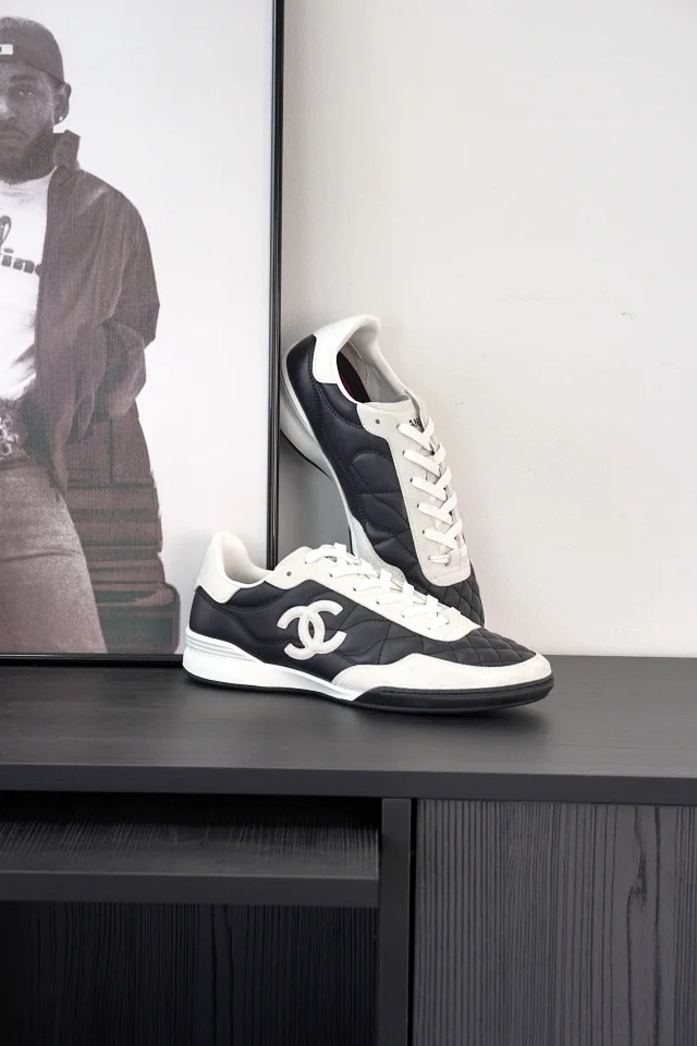 Item ID 9041 CHANE1 imported sheepskin 26S cowhide plush round headed panda low top German training shoes for women black white