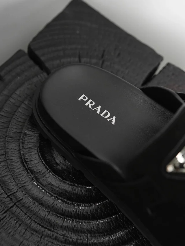 PRA Metal Triangle Brand Series Strap Muller Shoes Baotou Boken Shoes