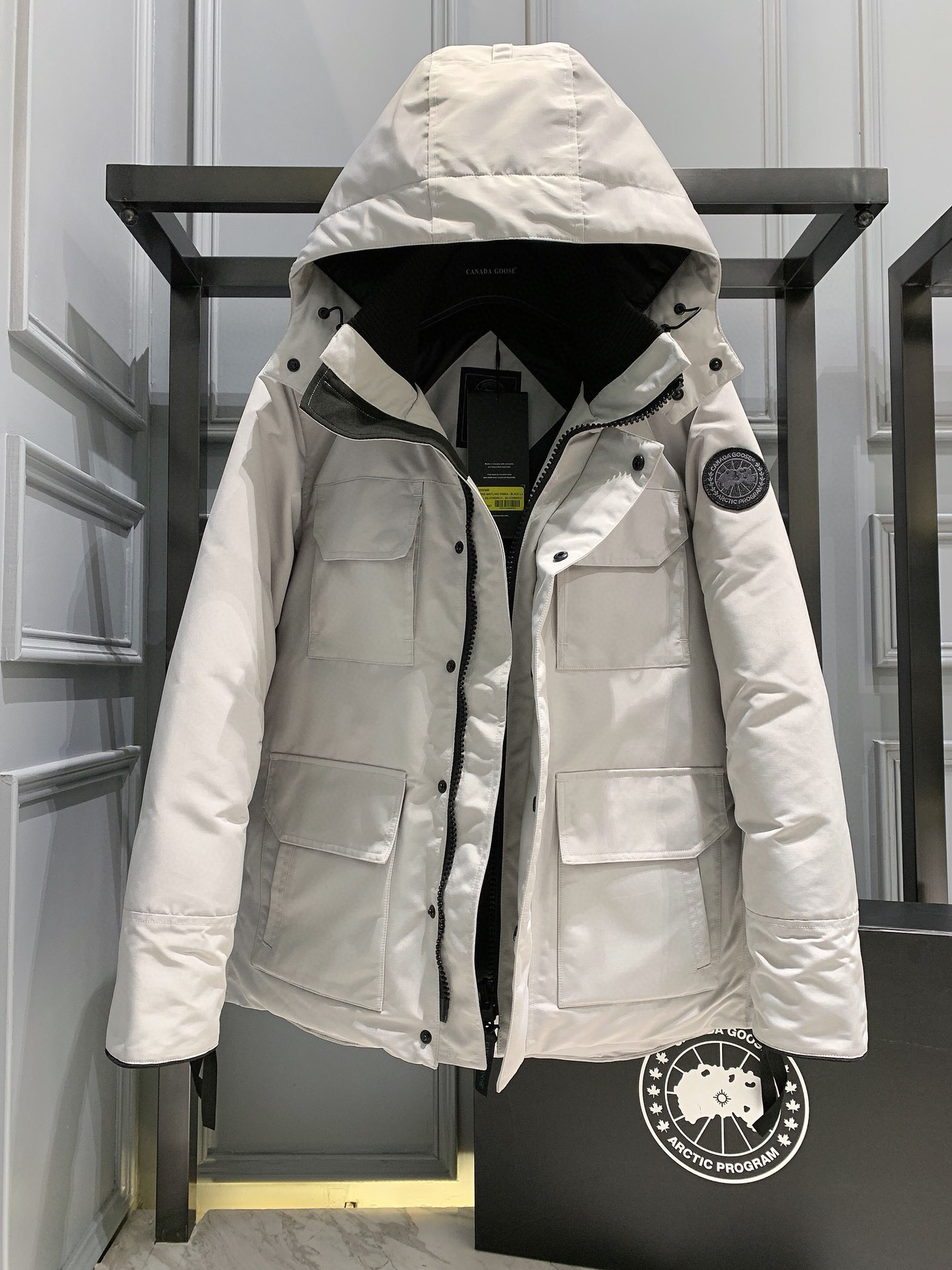 大鹅23男款黑标_羽绒服