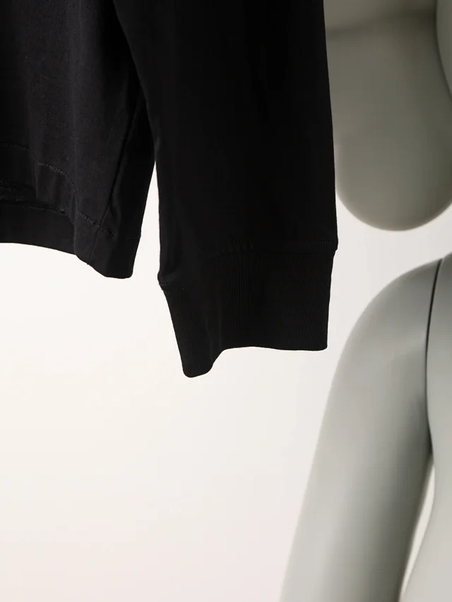 SI Logo round neck knitted long sleeved shirt