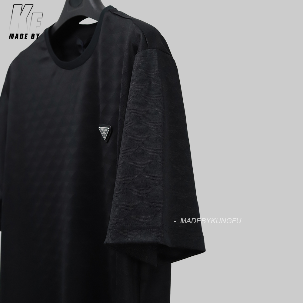 【KF badge】 pra triangle dark pattern tee
