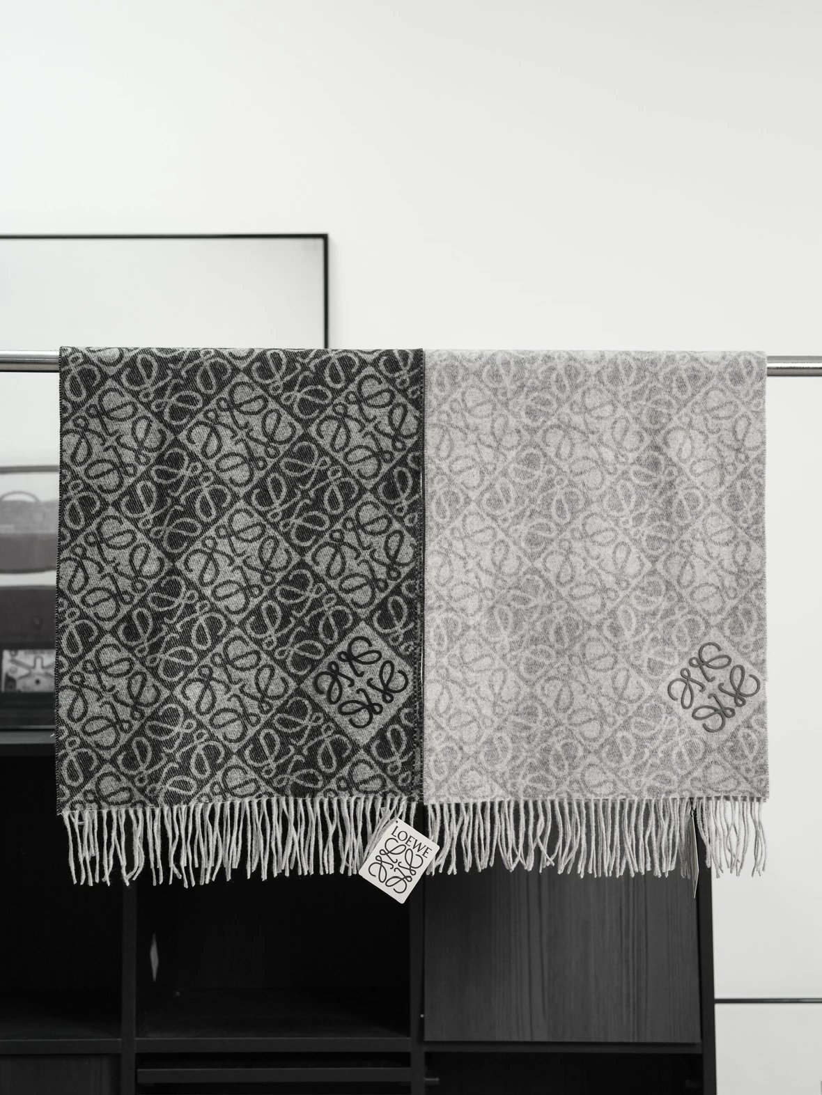 Item ID 8528 L0EWE- corner Anagram Tufted embroidered relief “90% wool blend ” men'