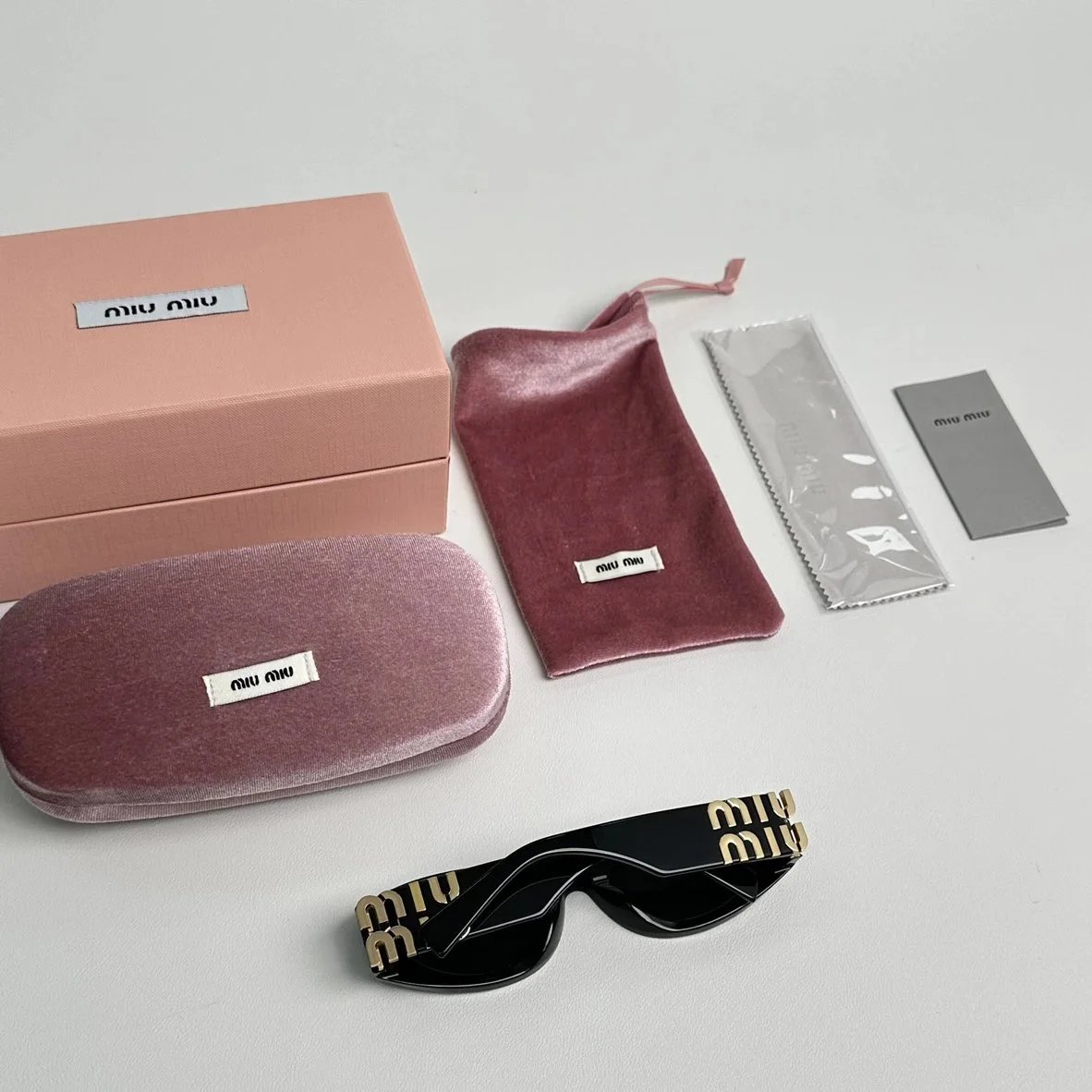 Item ID 8412 M1u-Miu- Miu Miu -2022ss- Classic - cat eye sunglasses - flat frame su