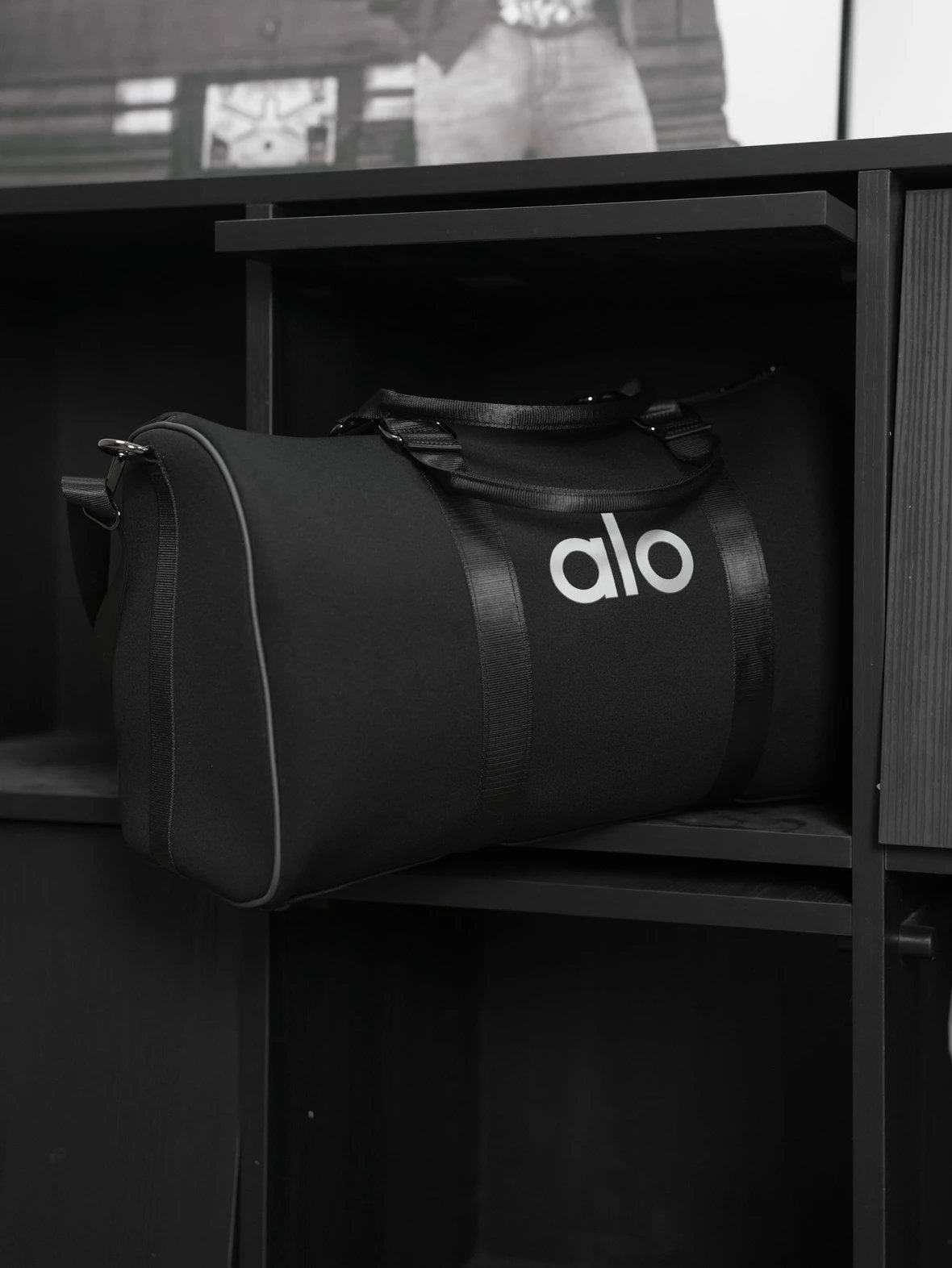 Item ID 8446 Aloyoga large capacity classic chloroprene rubber handbag luggage bag