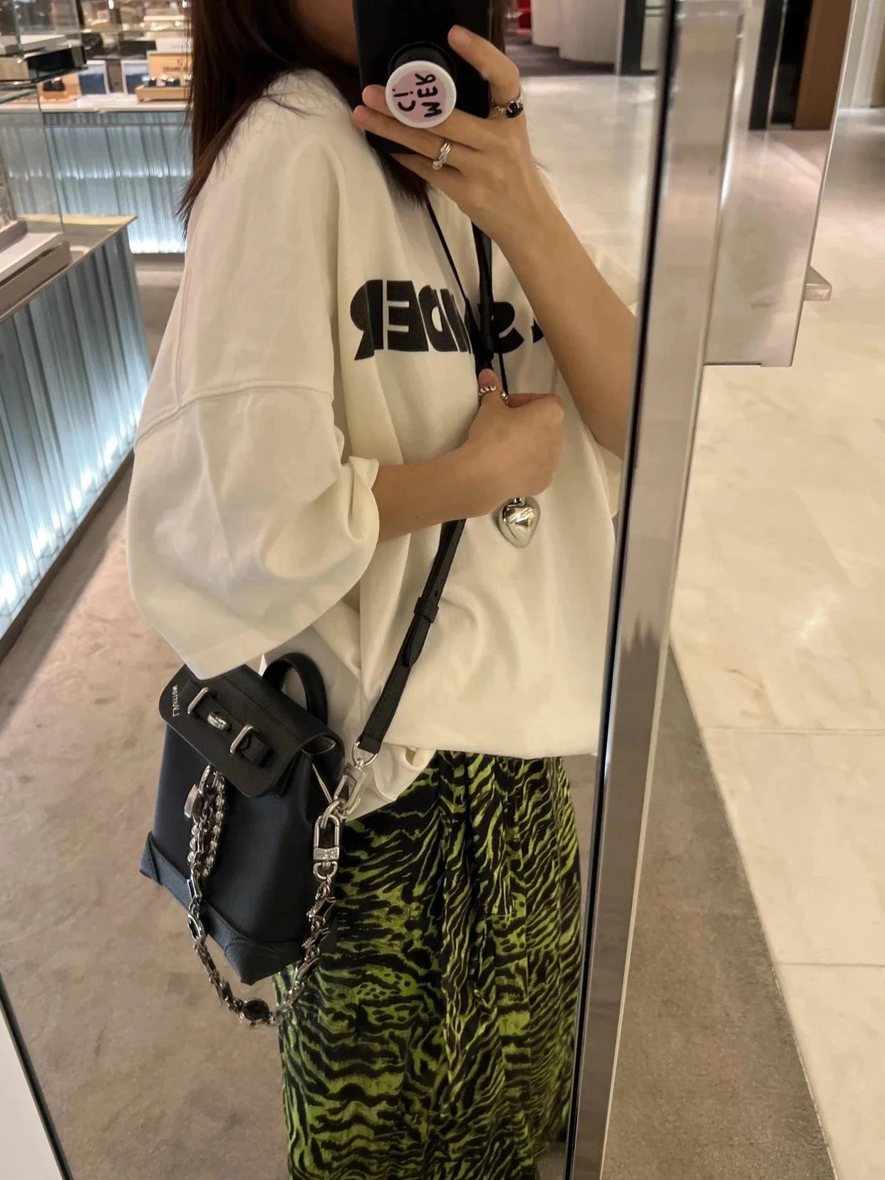 Item ID 8483 Haute Couture - Steeler-15- Metal Pearl Pendant - Flip Bag - Show Lock