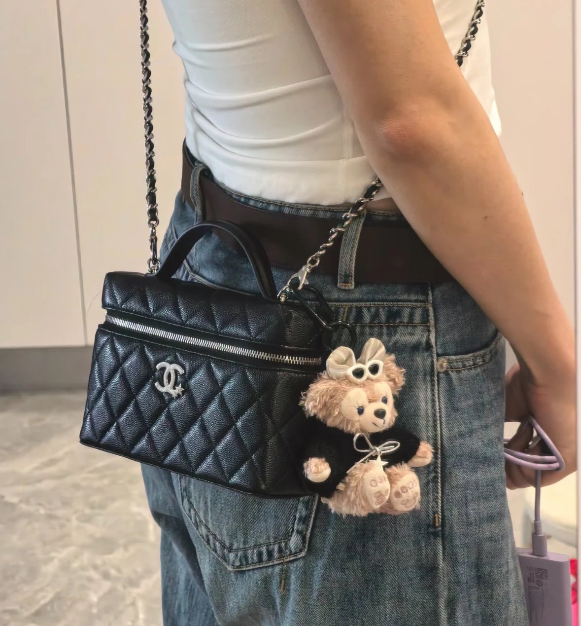 Item ID 8458 CHANE1- _Exclusive Hardware Details_ 25B Star Series Brand Logo Diamon