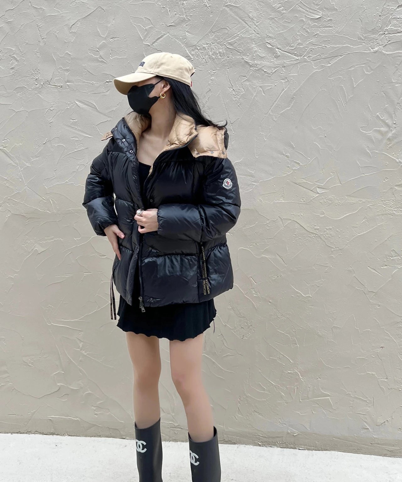 Item ID 8125 M0ncler- Mouth covering - Classic -Parana- black gold - powdered gold