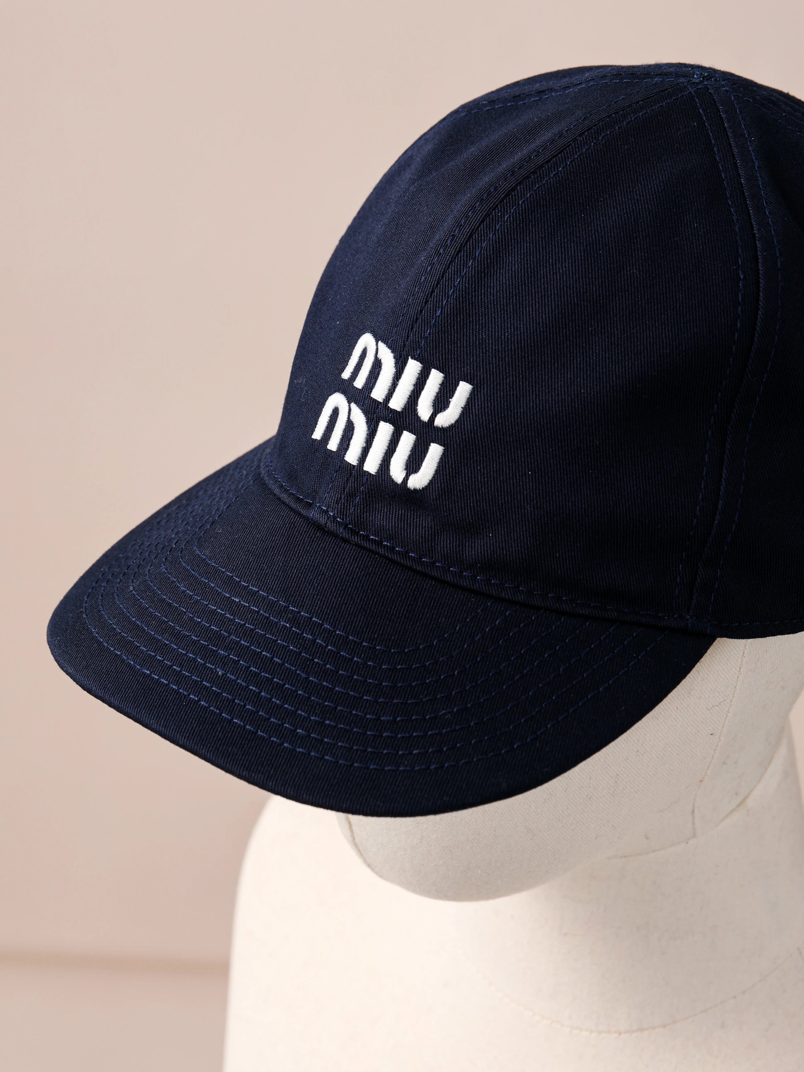 Item ID 8417 MiuMiu- Miu Miu -2024FW- Drawstring contrasting baseball cap - embroid
