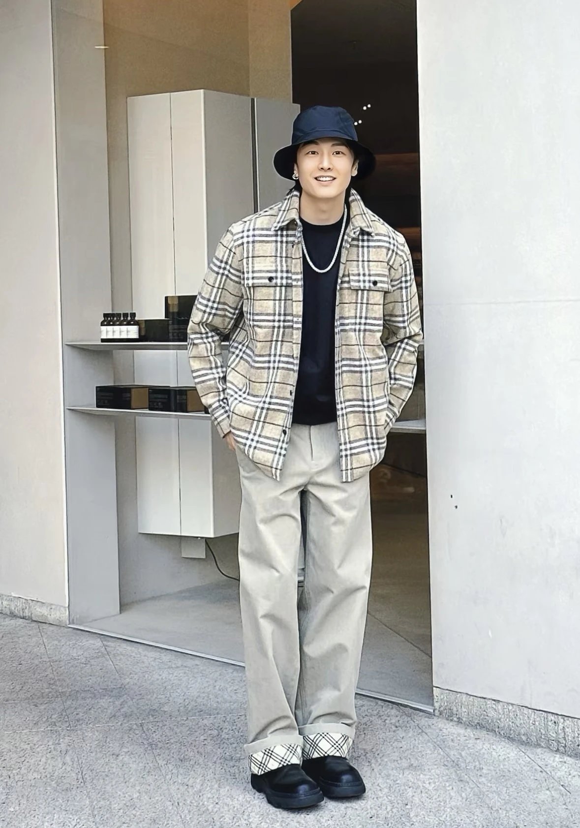 Item ID 8016 BBR Burberry plaid shirt with _natural black horn_ and _sheep wool mat