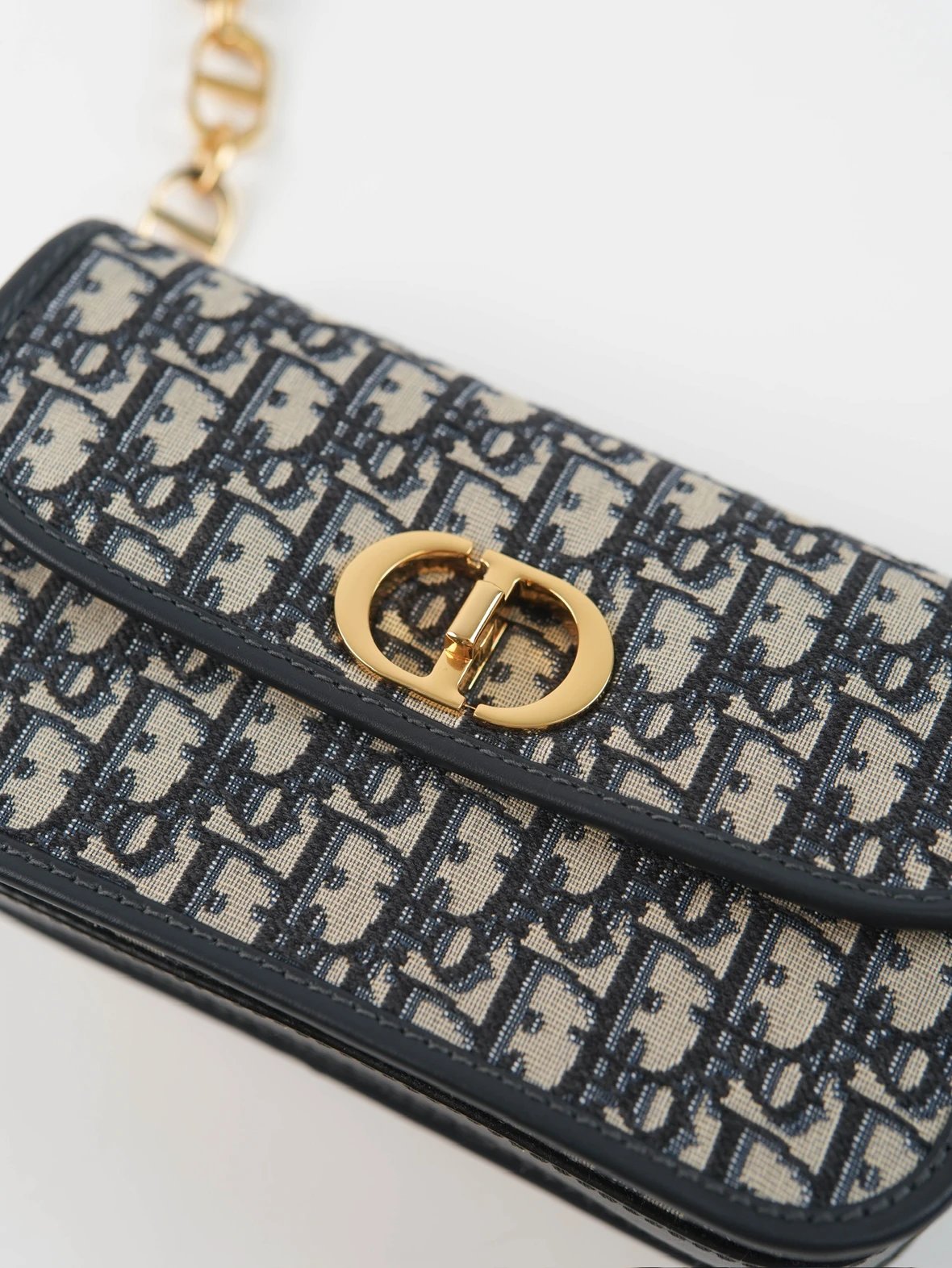 Item ID 8448 Avenue-CD- Buckle flap closure Oblique Printed fabric shoulder crossbo