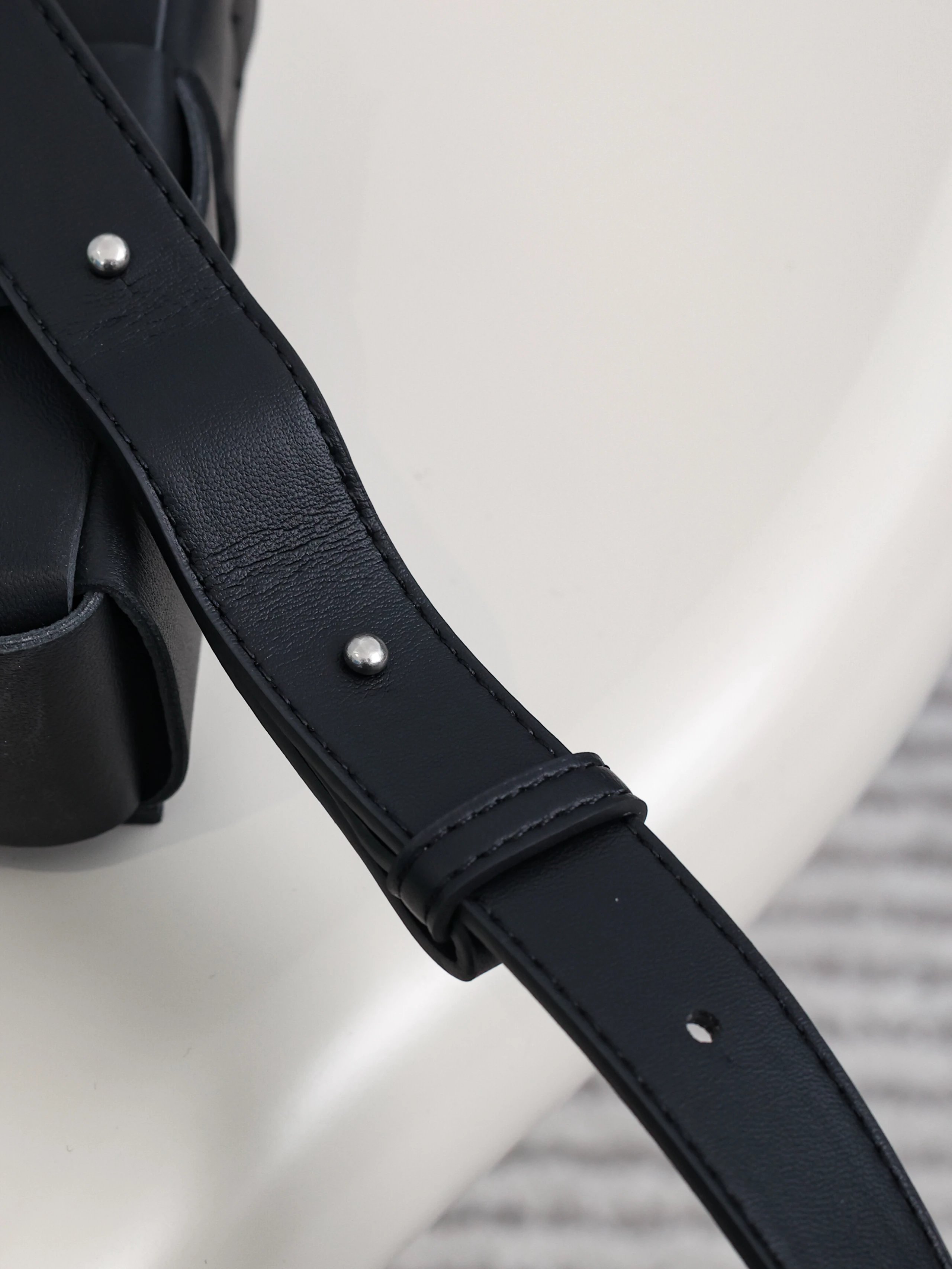 Item ID 8449 B0ttega Veneta - Bottega Veneta - CASSETTE - Crossbody Bag -15 Grid Wo