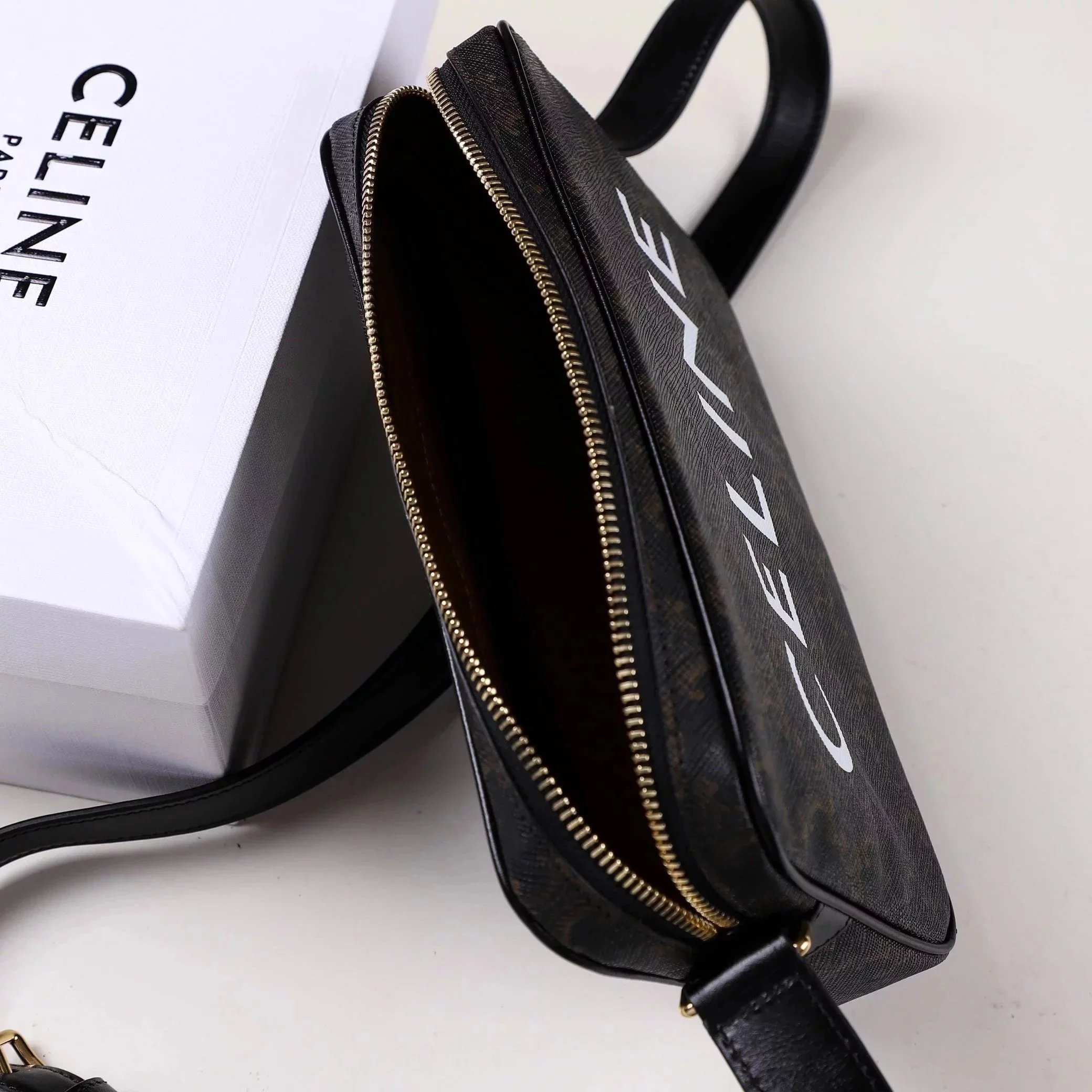 Item ID 8453 Celine- Arc de Triomphe - Classic presbyopic leather - messenger bag -