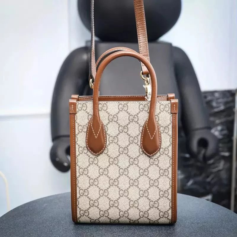 Item ID 8480 GUCCI Gucci GG-Retro Series decorated with interlocking pairs G mini t