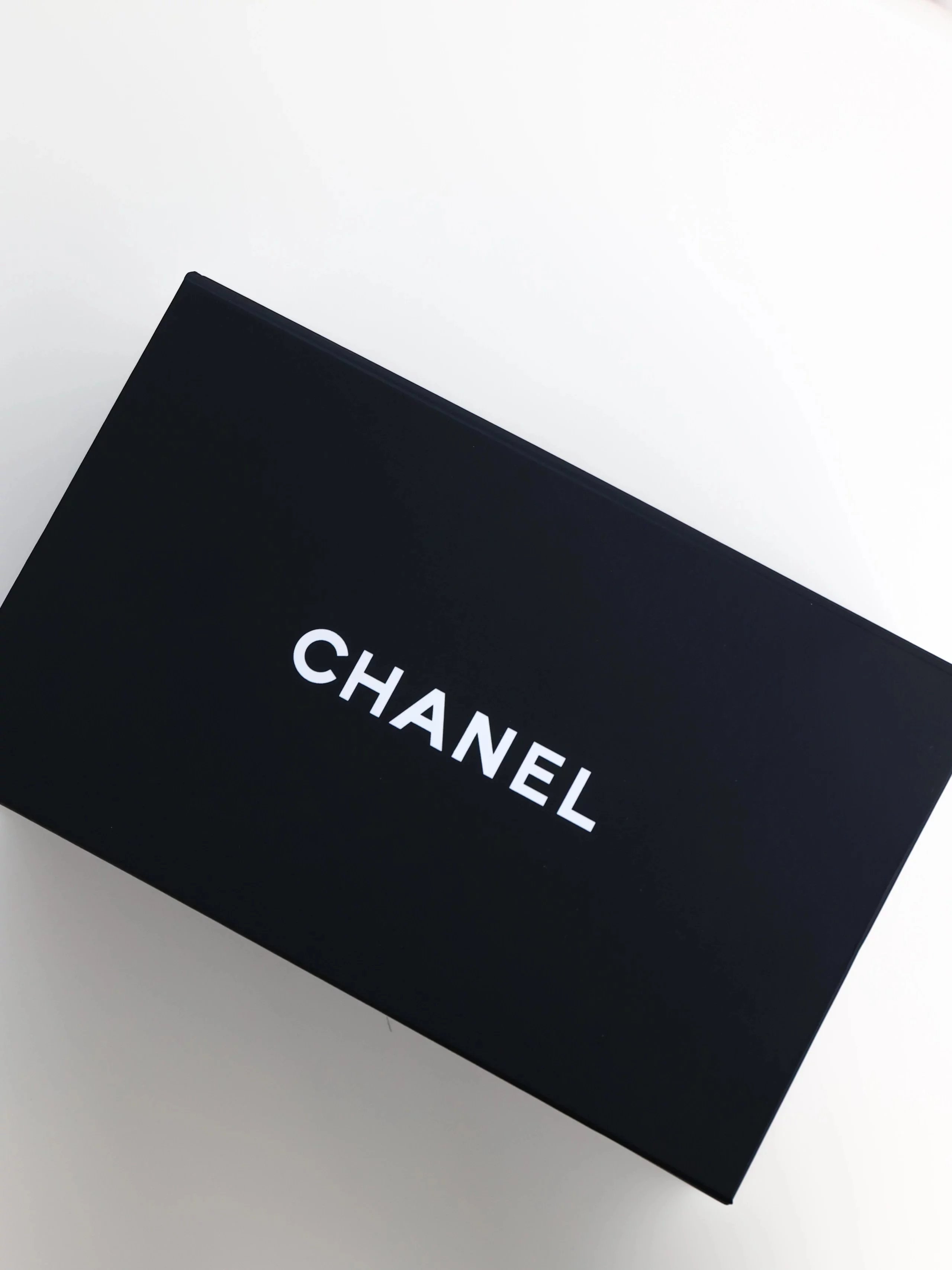 Item ID 8460 CHANEL - Classic Chain Bag - Mini Golden Bead Square Fat Flip Bag - Sm