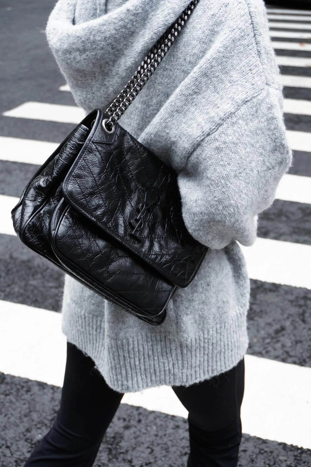Item ID 8515 Yevs-SL-YS1- Classic -NIKI- flip chain bag - Silver chain black label