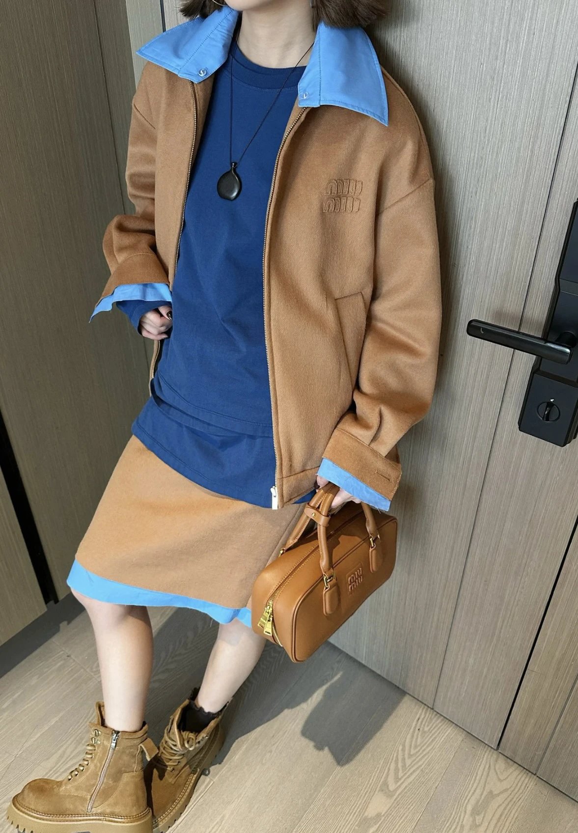 Item ID 8038 M1UM1U Miu Miu _silk lining_ _camel hair mixed yarn_ zipper opening an