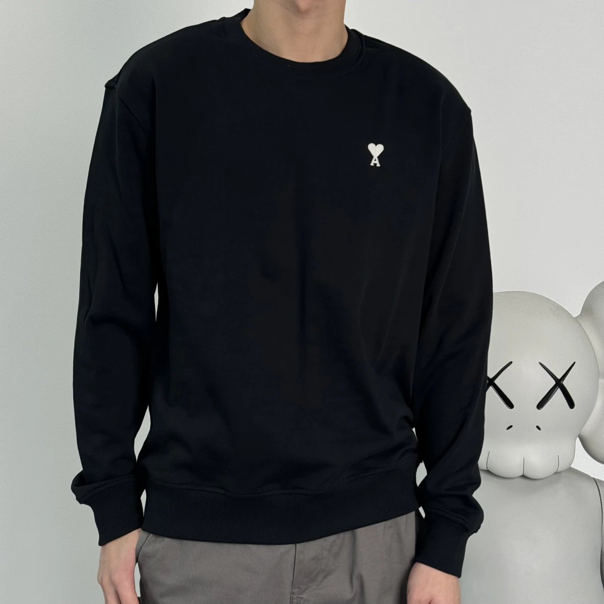 Item ID 8071 AMI spring sweatshirt - BEHRINGER Thousand Needle Embroidery Round Nec