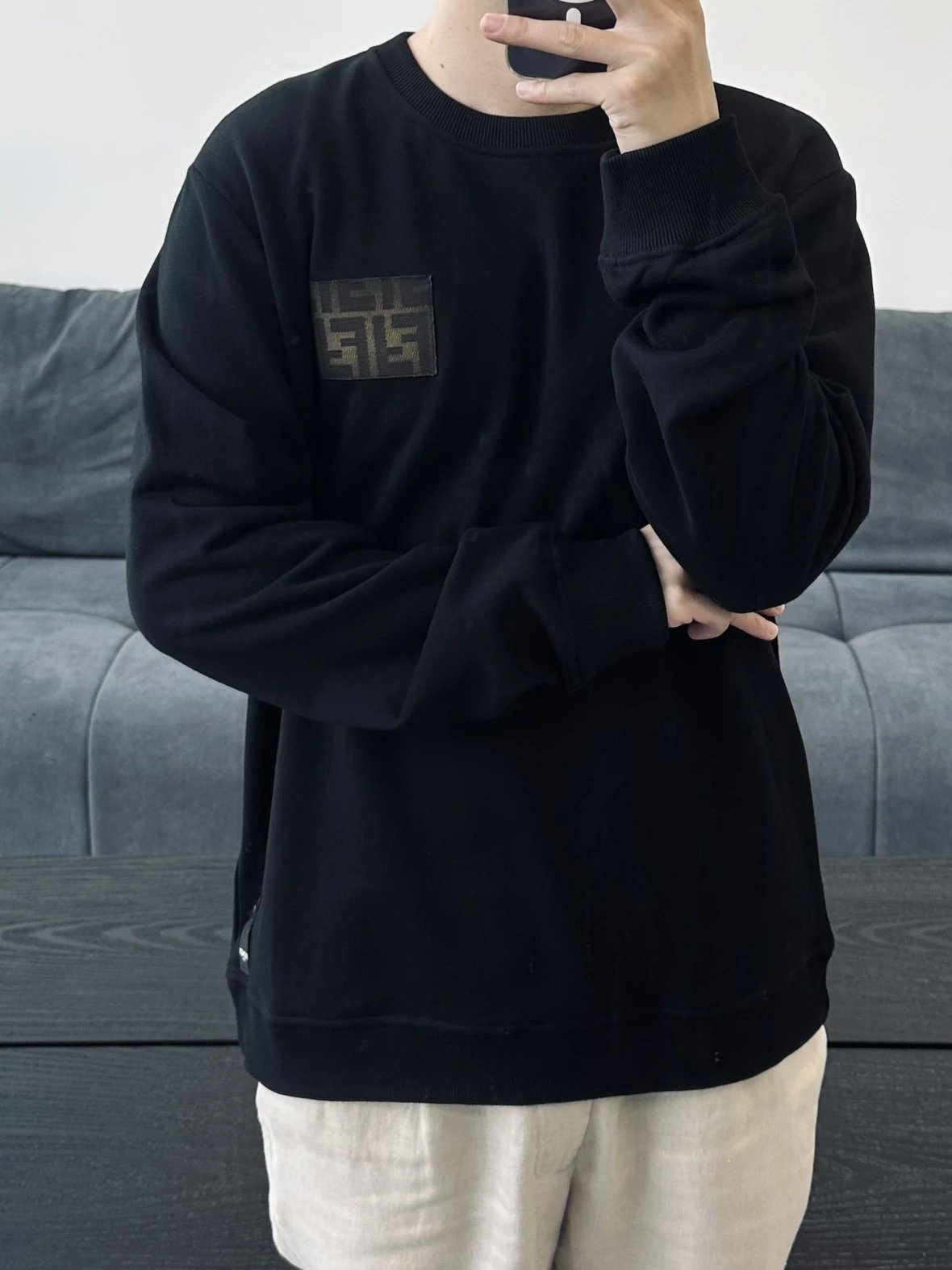 Item ID 8080 FEND1- Fendi -2024ss- Chest classic old-fashioned leather sweatshirt -