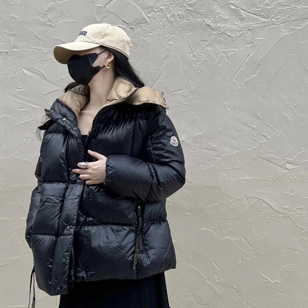 Item ID 8125 M0ncler- Mouth covering - Classic -Parana- black gold - powdered gold