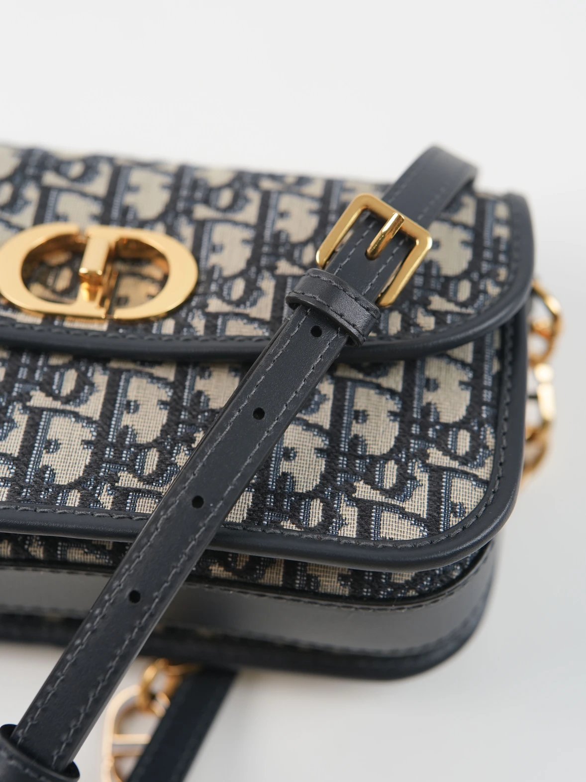 Item ID 8448 Avenue-CD- Buckle flap closure Oblique Printed fabric shoulder crossbo