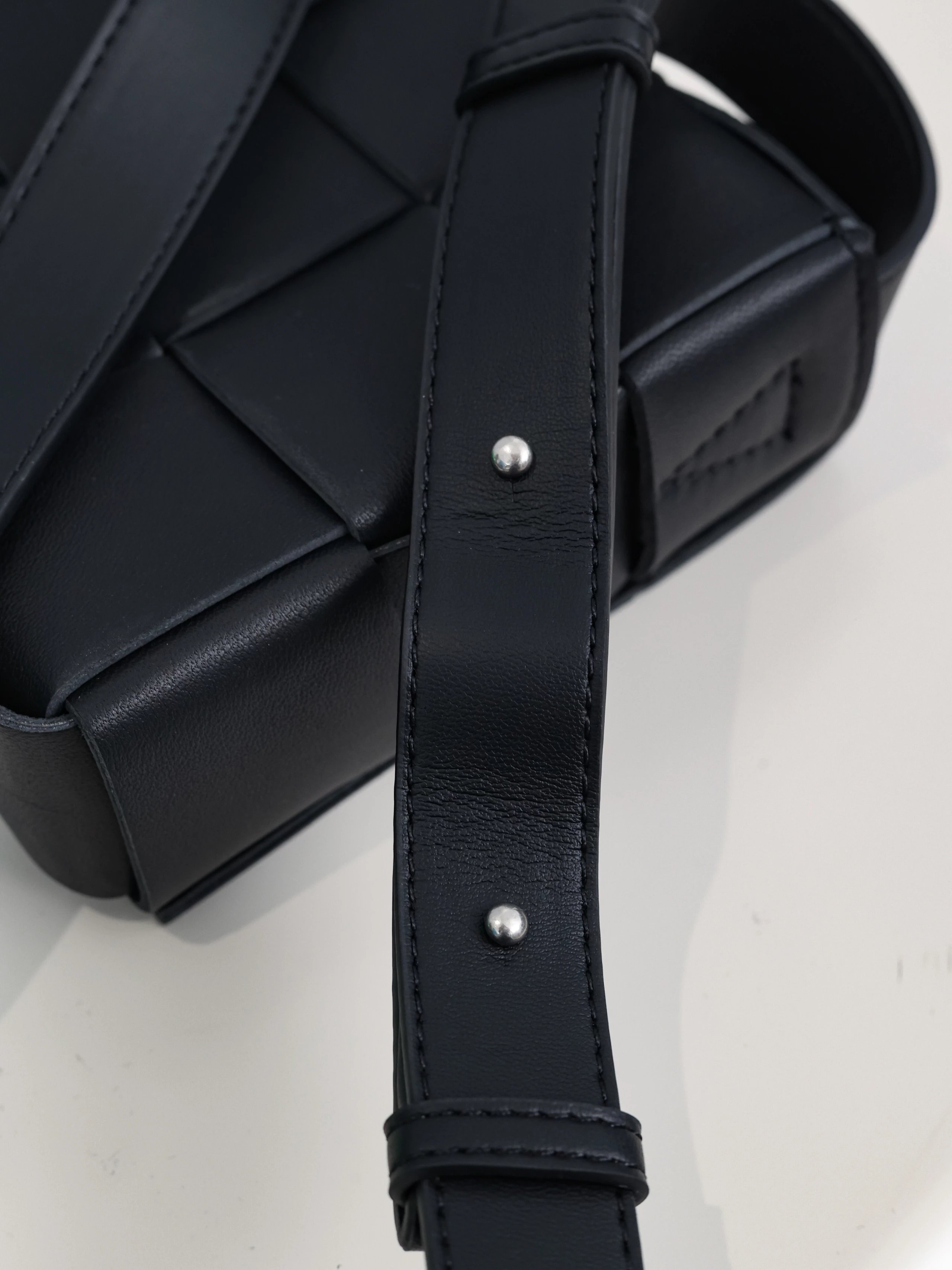 Item ID 8449 B0ttega Veneta - Bottega Veneta - CASSETTE - Crossbody Bag -15 Grid Wo