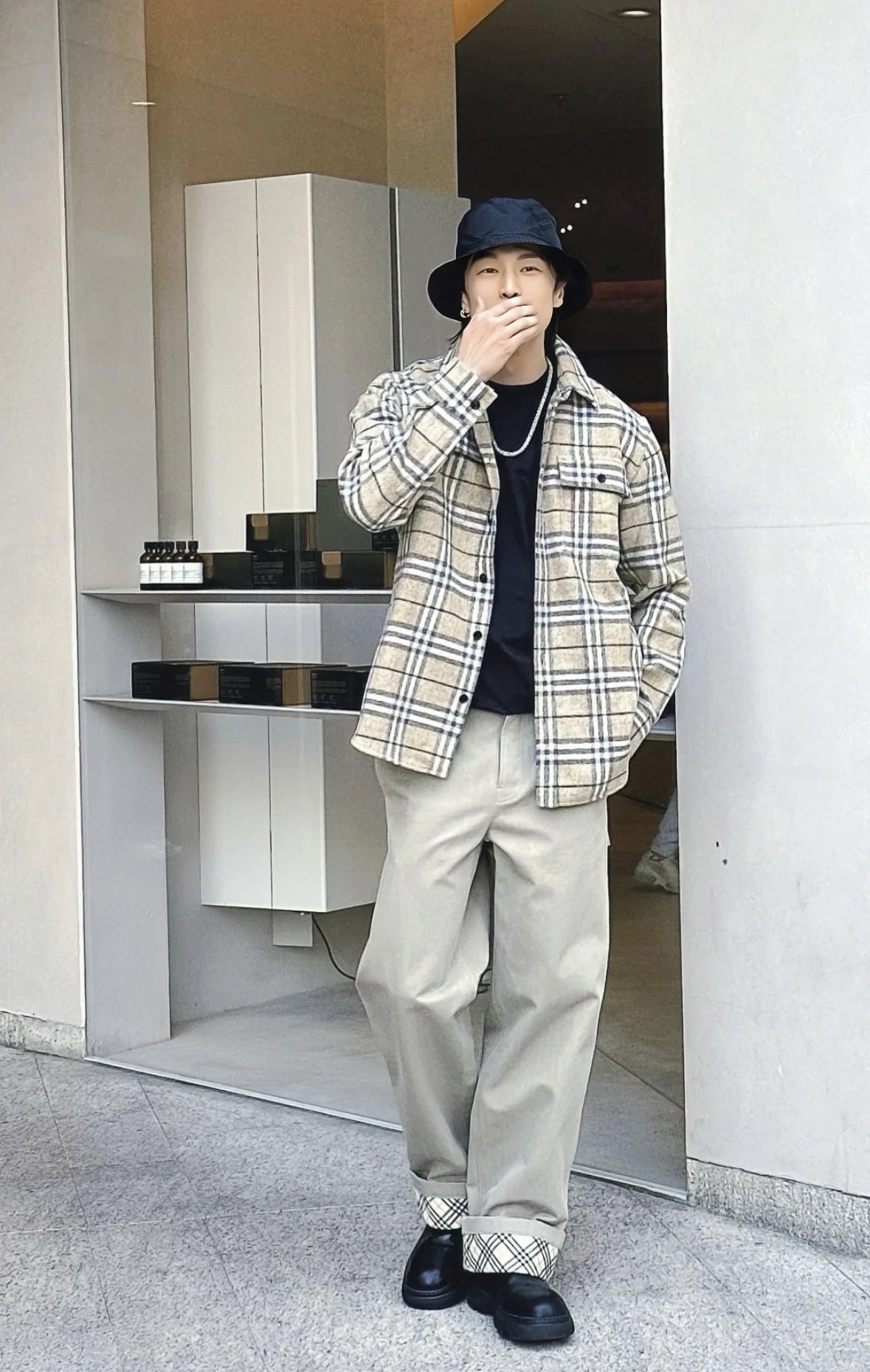 Item ID 8016 BBR Burberry plaid shirt with _natural black horn_ and _sheep wool mat