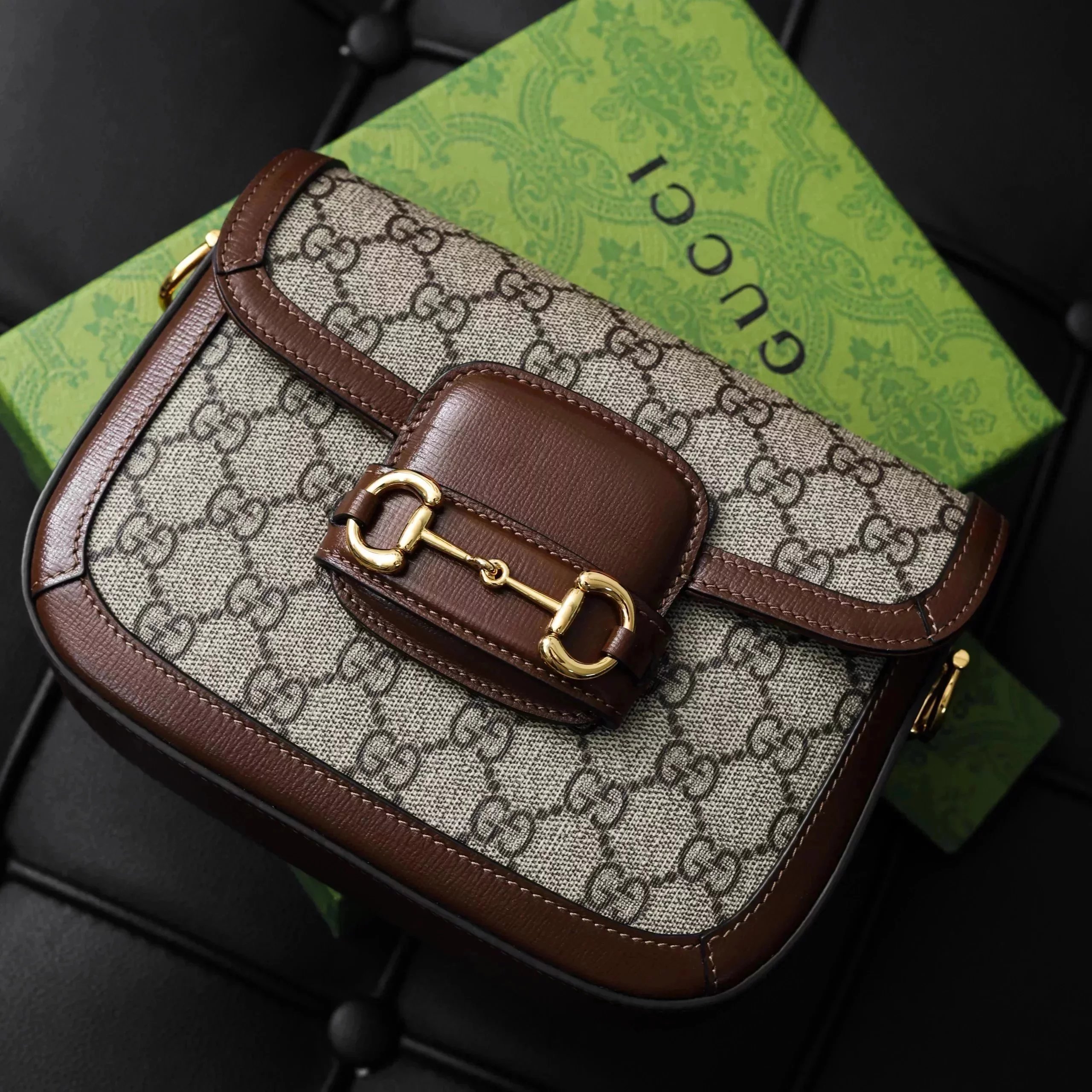 Item ID 8462 Correct oil edge - Needle car details _- GC floral saddle bag - Horseb