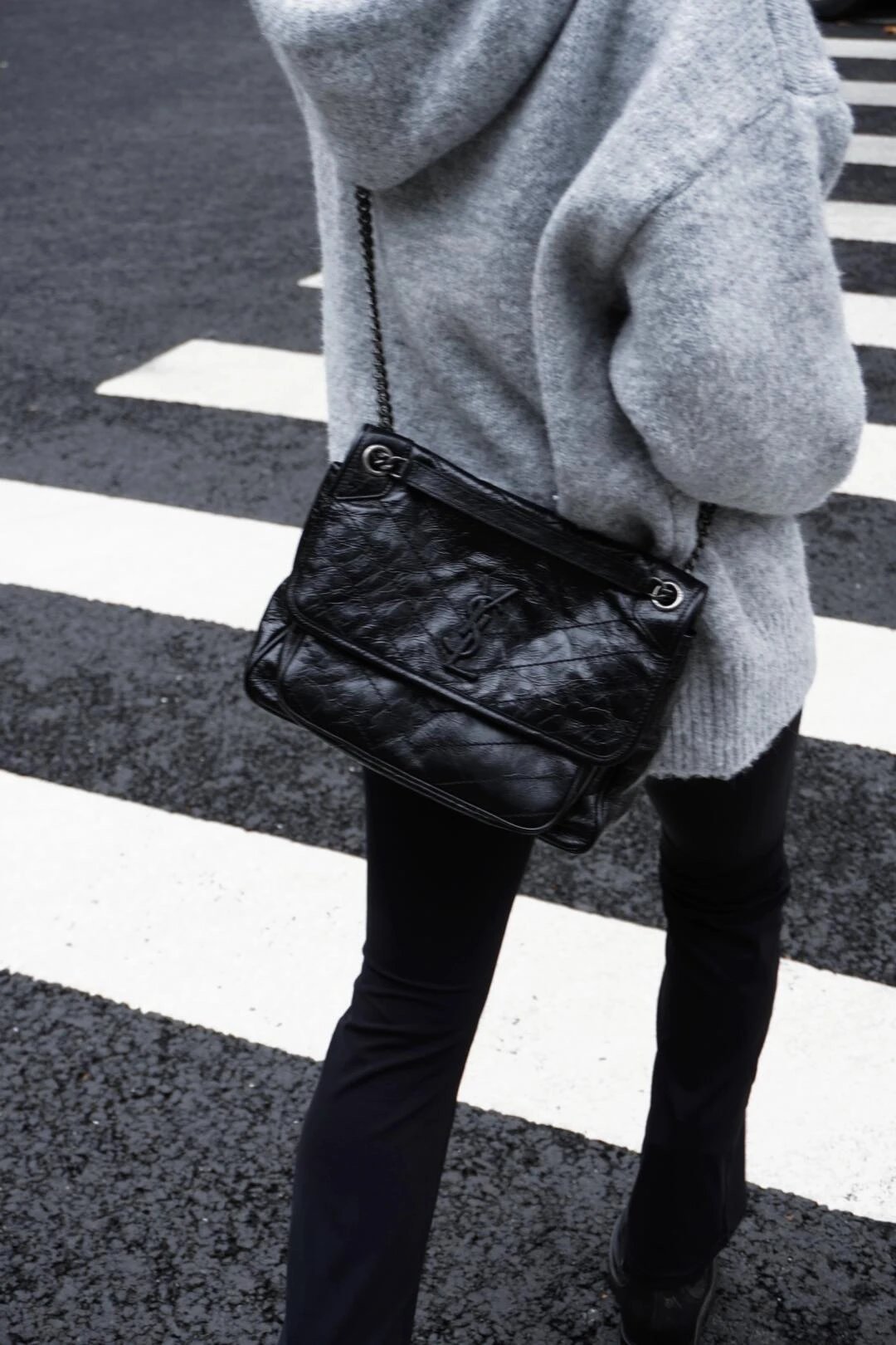 Item ID 8515 Yevs-SL-YS1- Classic -NIKI- flip chain bag - Silver chain black label