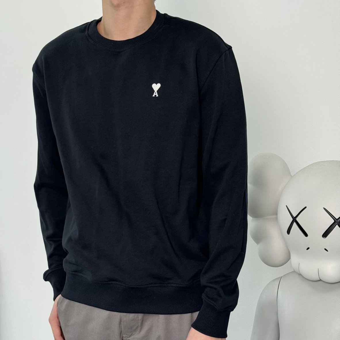 Item ID 8071 AMI spring sweatshirt - BEHRINGER Thousand Needle Embroidery Round Nec