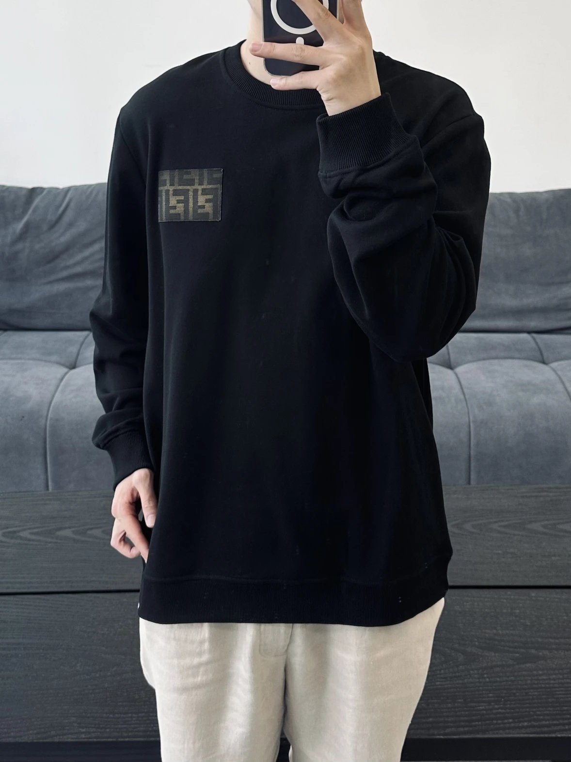 Item ID 8080 FEND1- Fendi -2024ss- Chest classic old-fashioned leather sweatshirt -