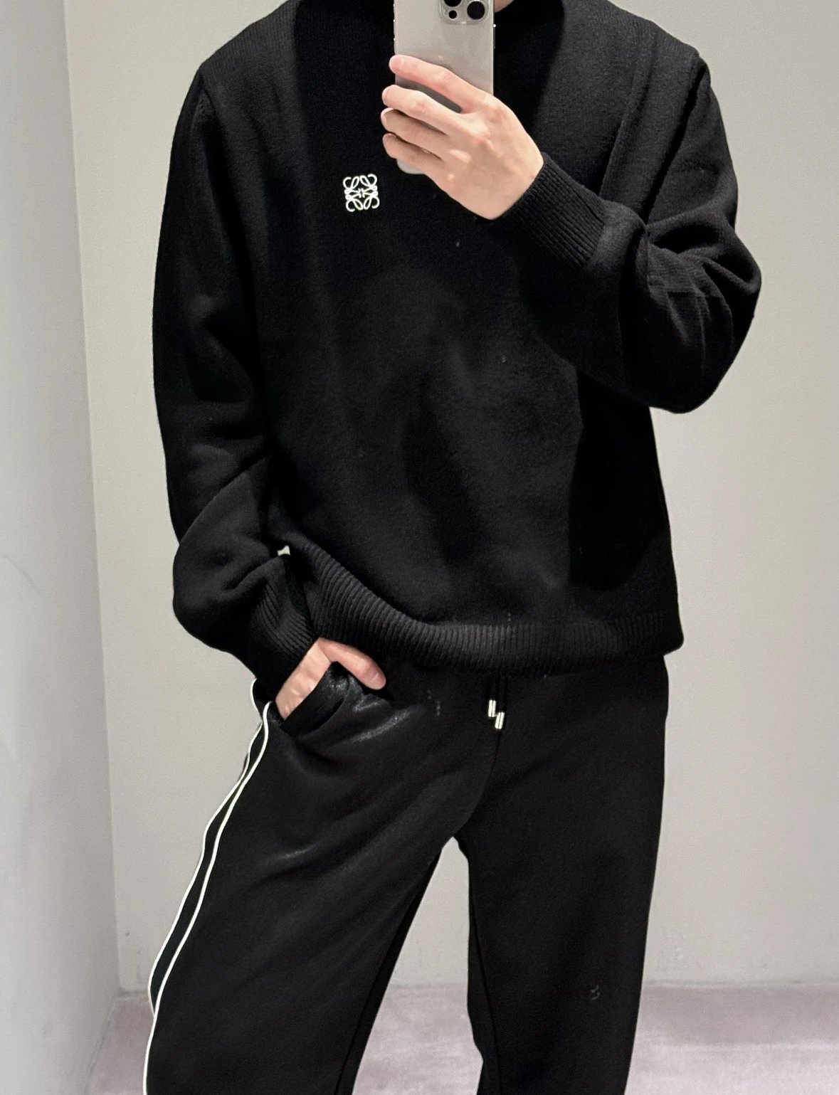 Item ID 8083 L0EWE Luo Yiwei “100% Superfine merino wool ”FW23Logo Embroidered roun