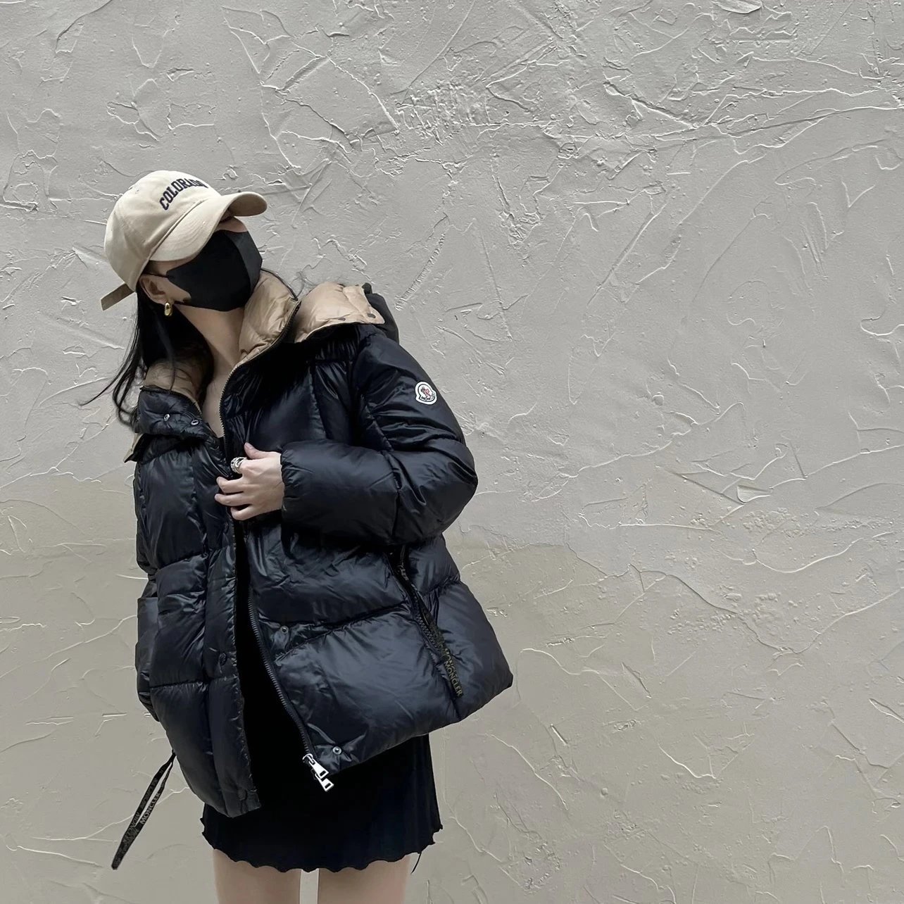 Item ID 8125 M0ncler- Mouth covering - Classic -Parana- black gold - powdered gold