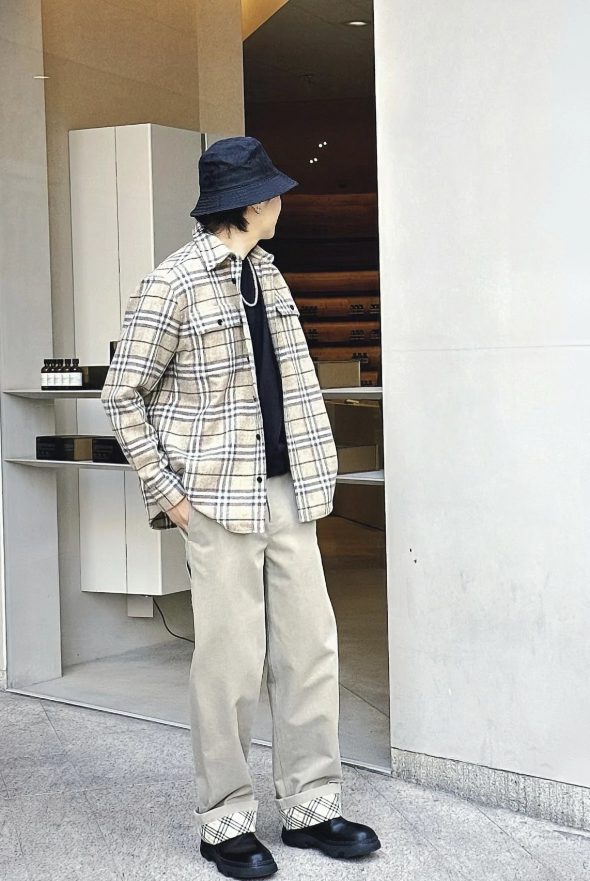 Item ID 8016 BBR Burberry plaid shirt with _natural black horn_ and _sheep wool mat