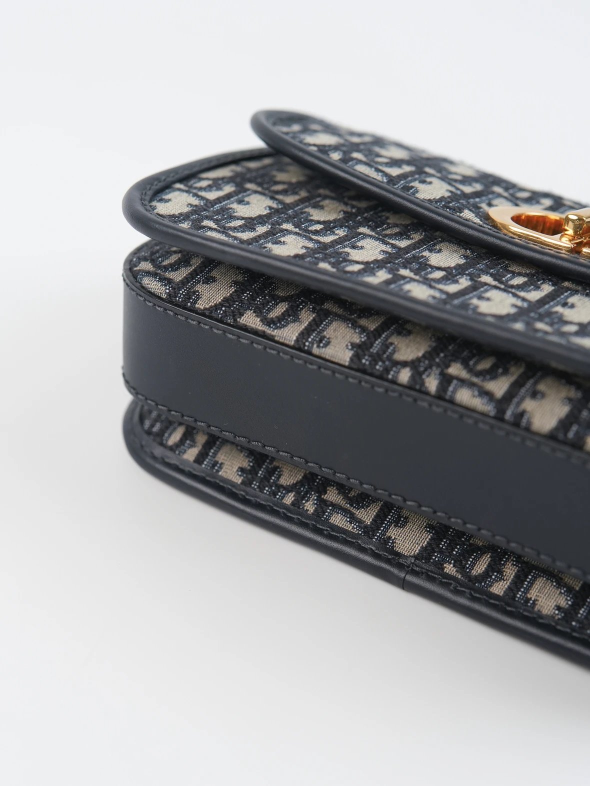 Item ID 8448 Avenue-CD- Buckle flap closure Oblique Printed fabric shoulder crossbo