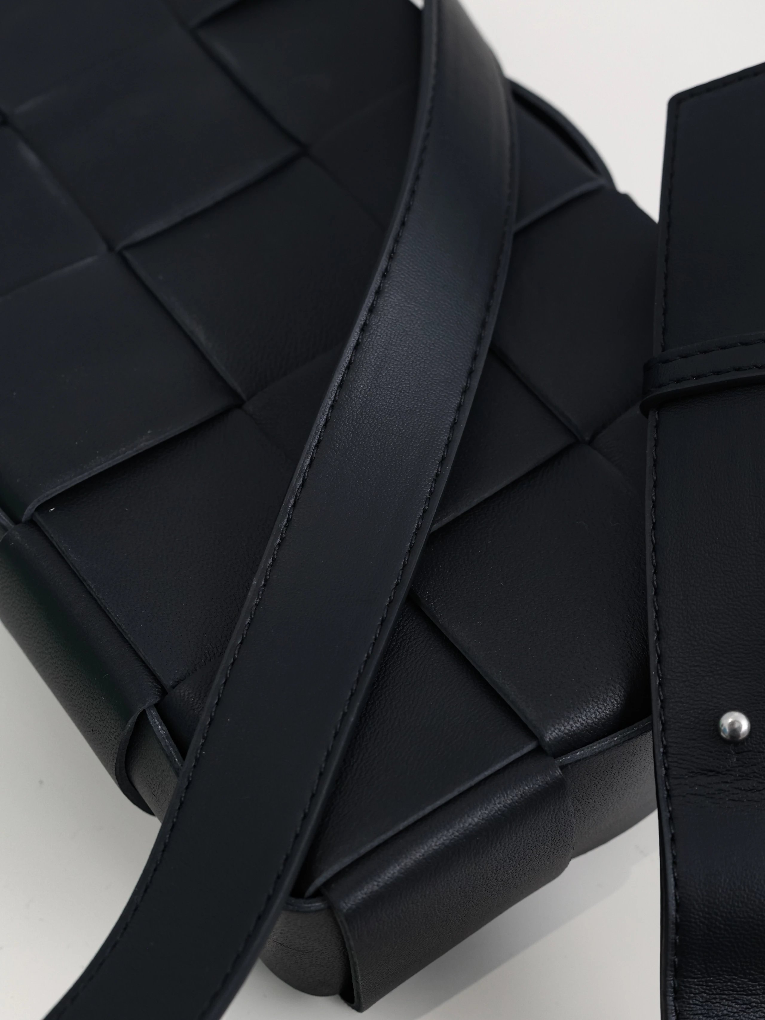 Item ID 8449 B0ttega Veneta - Bottega Veneta - CASSETTE - Crossbody Bag -15 Grid Wo