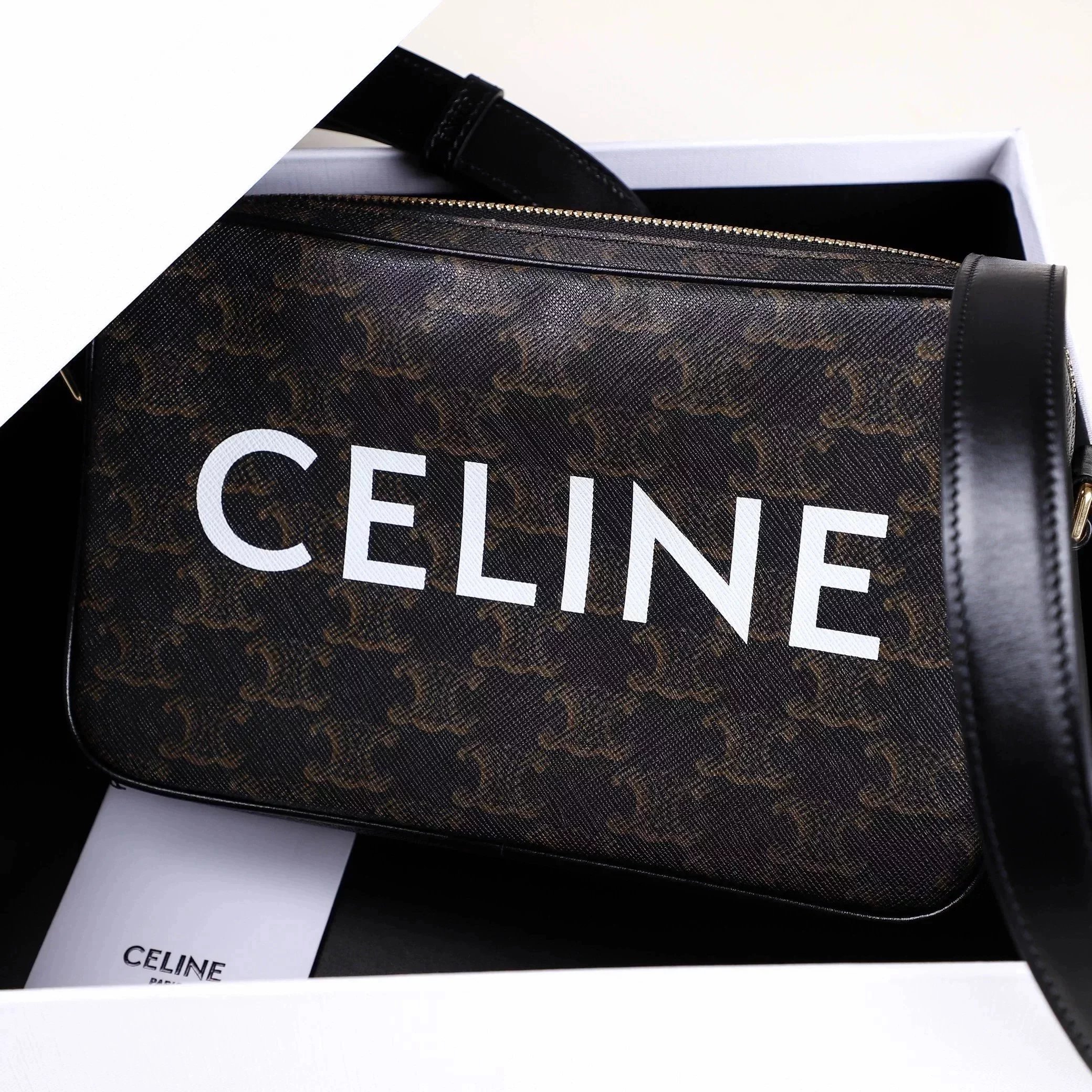 Item ID 8453 Celine- Arc de Triomphe - Classic presbyopic leather - messenger bag -
