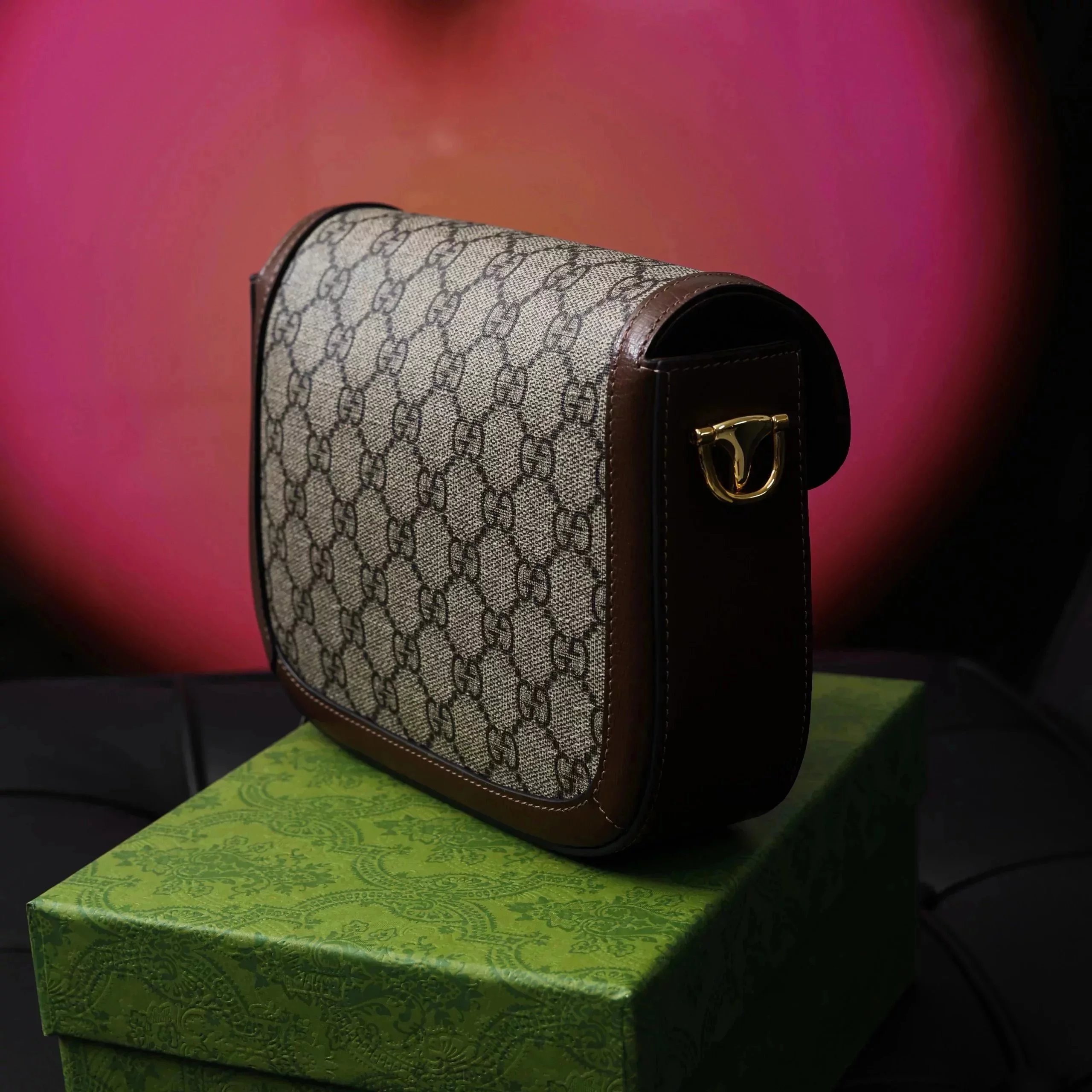 Item ID 8462 Correct oil edge - Needle car details _- GC floral saddle bag - Horseb