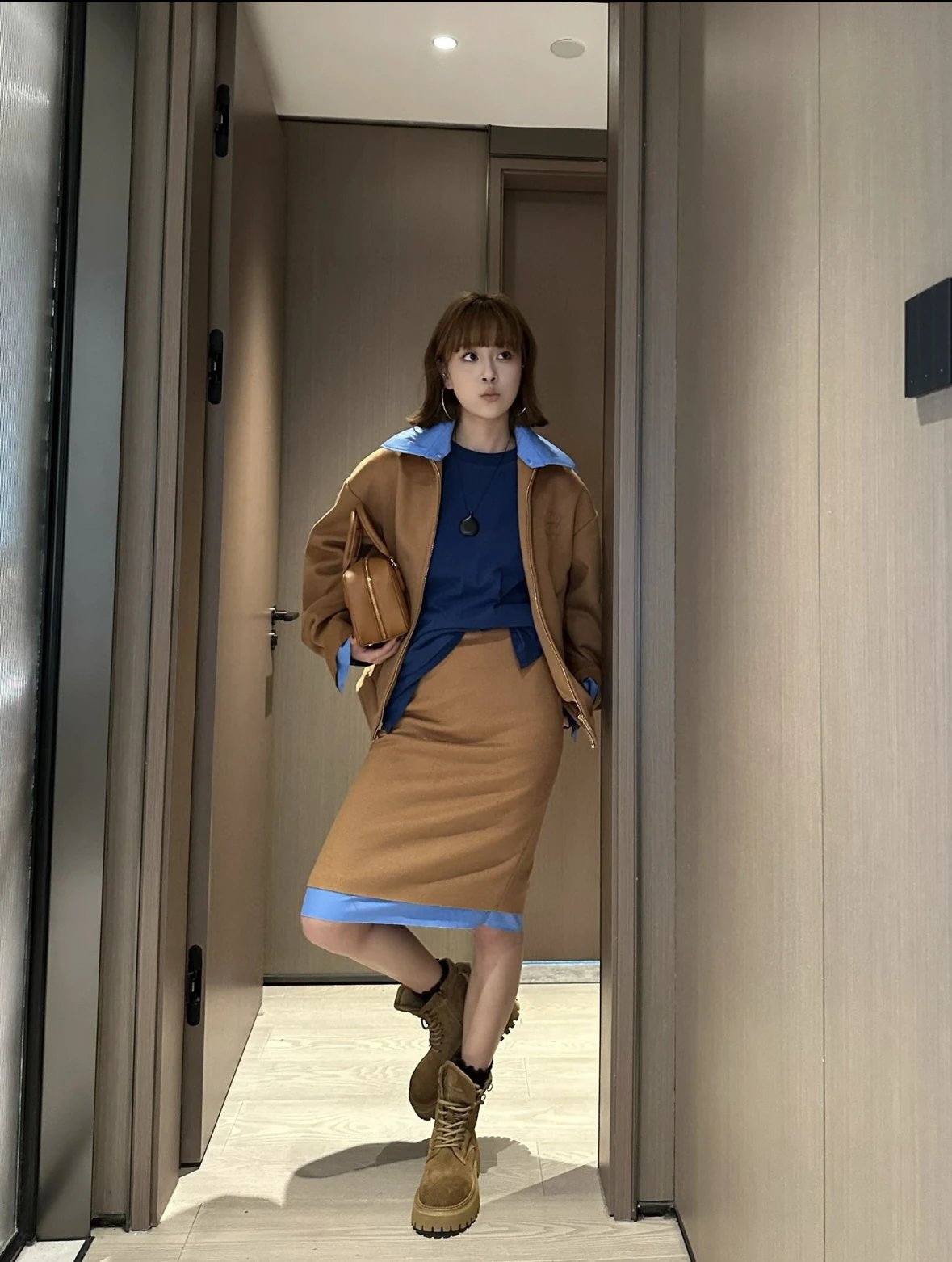 Item ID 8038 M1UM1U Miu Miu _silk lining_ _camel hair mixed yarn_ zipper opening an