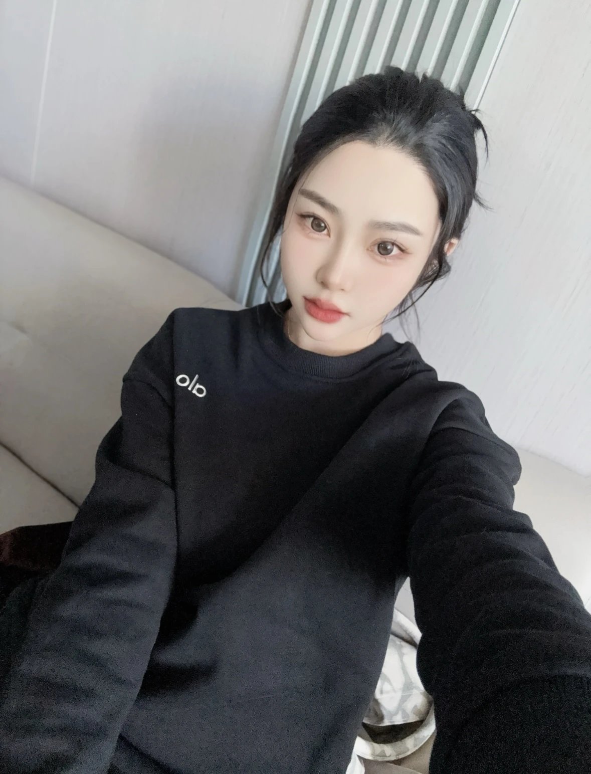 Item ID 8067 alo-logo Logo crew neck loose long sleeve sweatshirt - black - white -