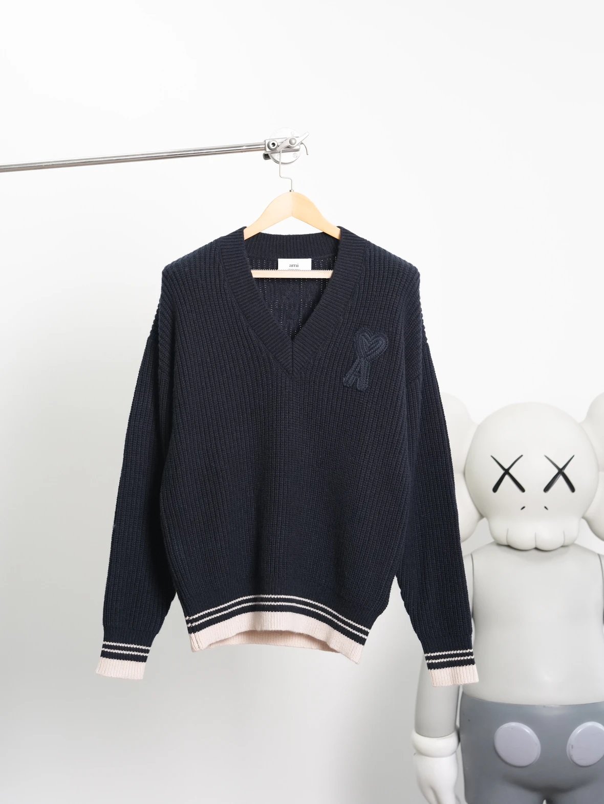 Item ID 8069 AMI love “ Custom weaving and dyeing yarn ” text logo woven stripes V