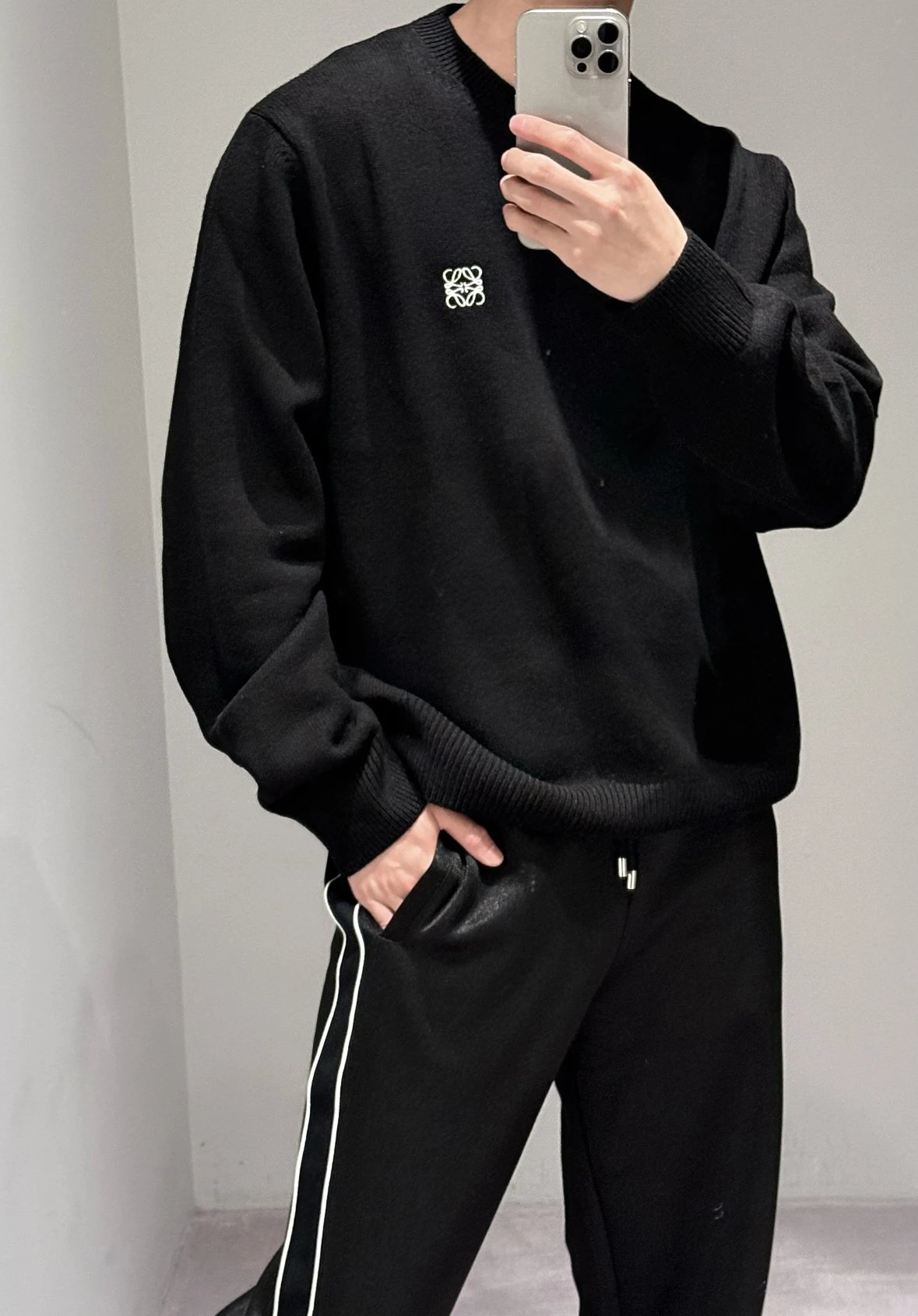 Item ID 8083 L0EWE Luo Yiwei “100% Superfine merino wool ”FW23Logo Embroidered roun