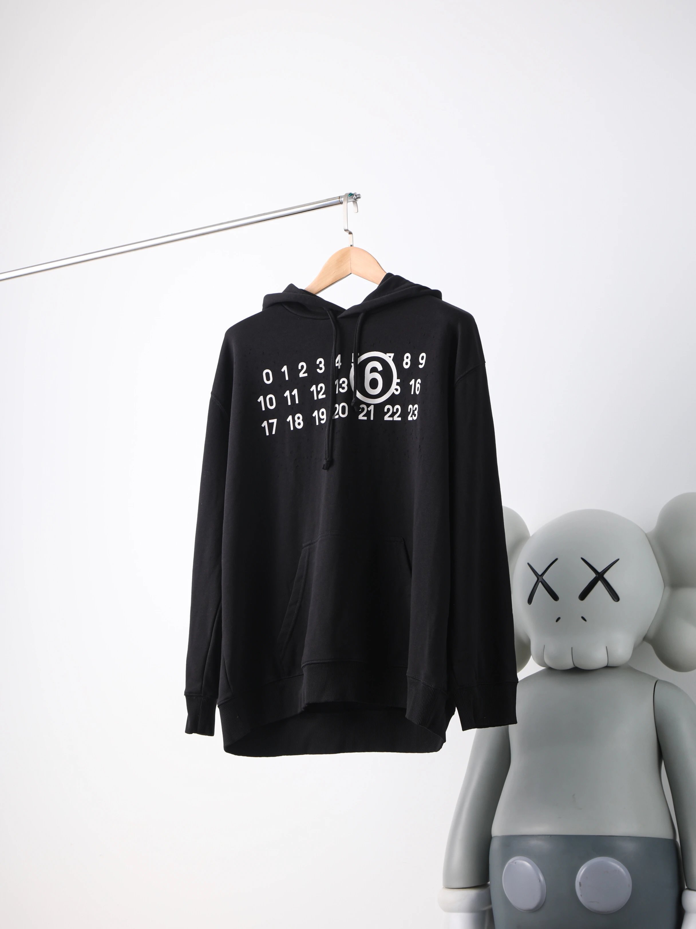 Item ID 8149 Mais0n-Marg1ela- Majira -2023ss-MM6 calendar print sweatshirt - Correc