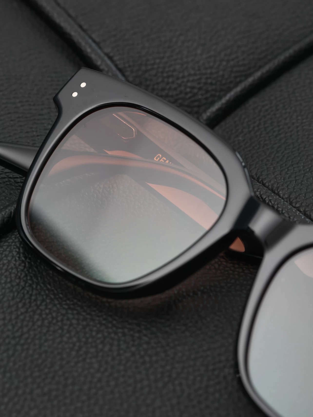 Item ID 8408 Gent1e-M0nster-GM-2024ss-UNAC_N- gradient sunglasses - sunset color -